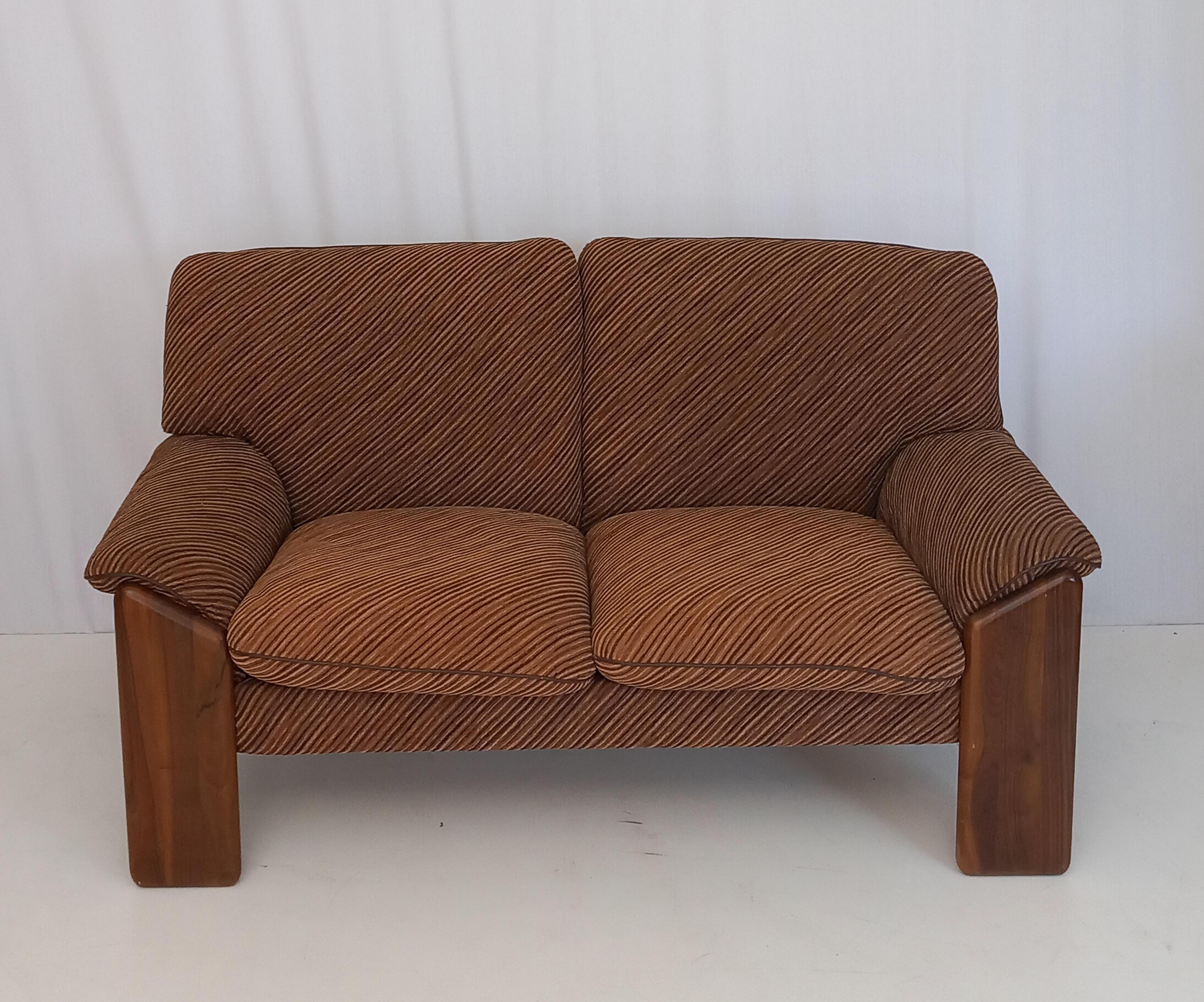 Brown Velvet 2-Seater Sofa by Mobil Girgi, 70s (Moderne der Mitte des Jahrhunderts) im Angebot