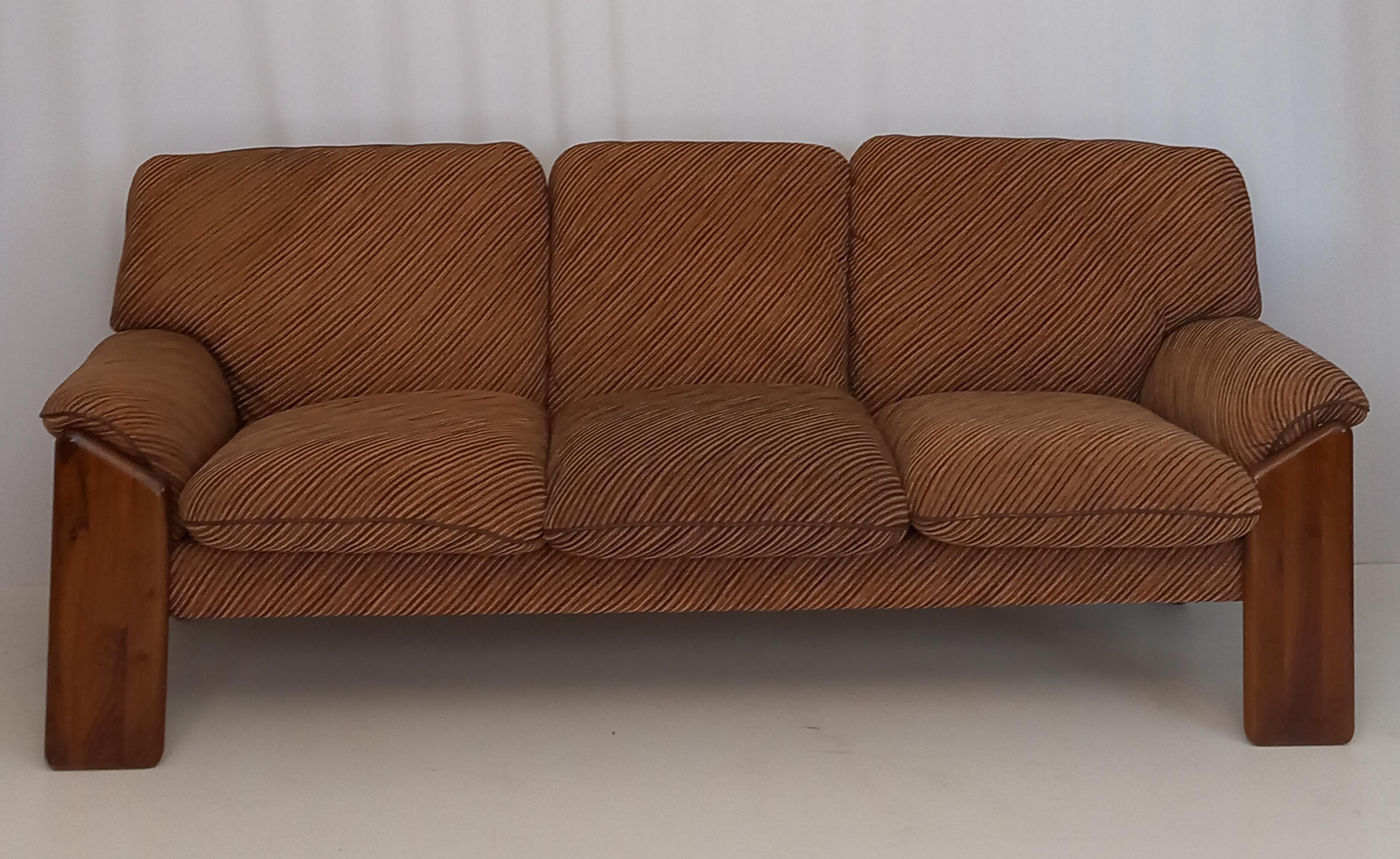 Brown Velvet 3-Seater Sofa by Mobil Girgi, 70s (Moderne der Mitte des Jahrhunderts) im Angebot