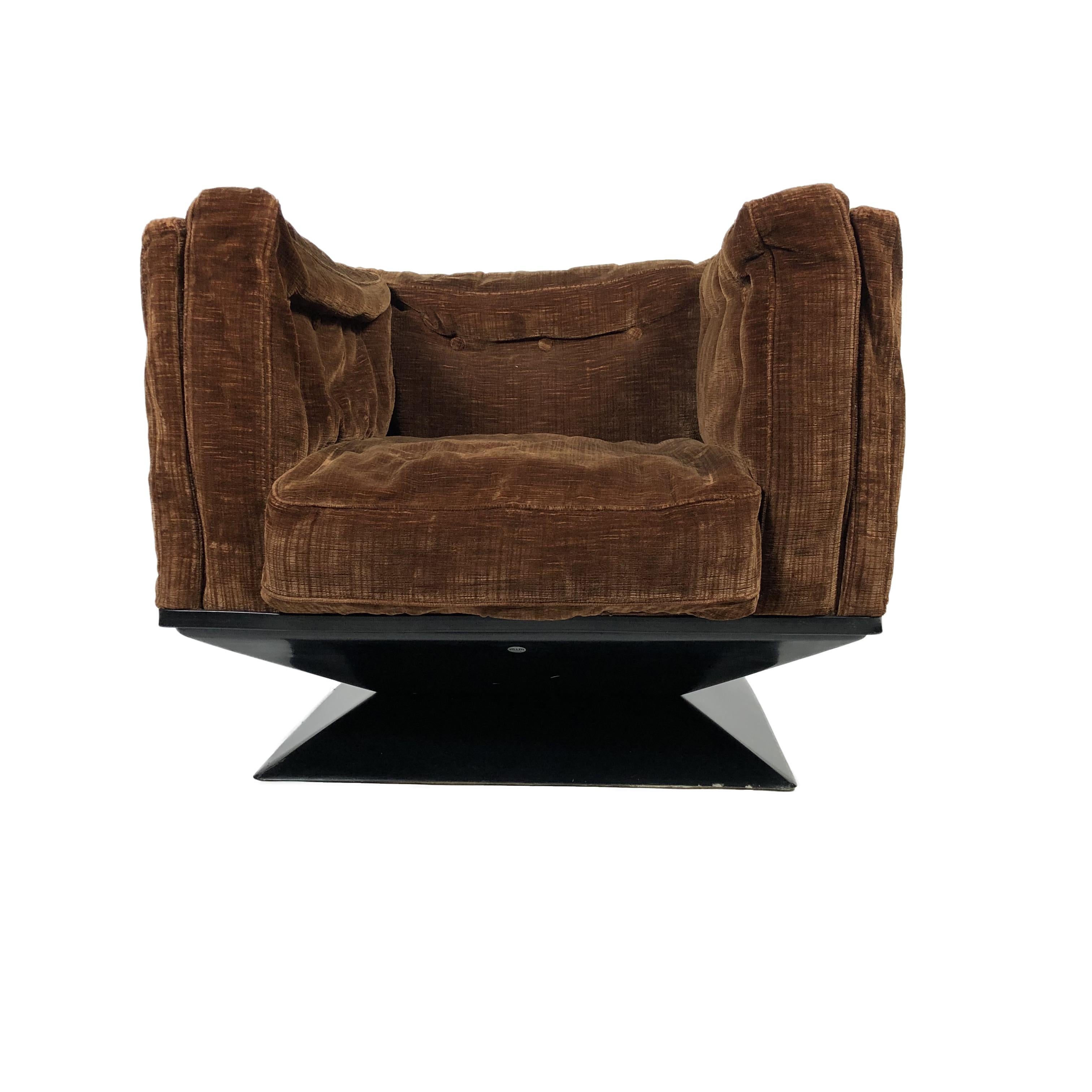 Brown velvet armchair by Luigi Pellegrin for MIM, Roma, 1950s, Italy.
Featuring a fiberglass base in good condition, some signs or bumps visible in the pictures, the cushions should be restored with new-style fabrics (service that we can perform on