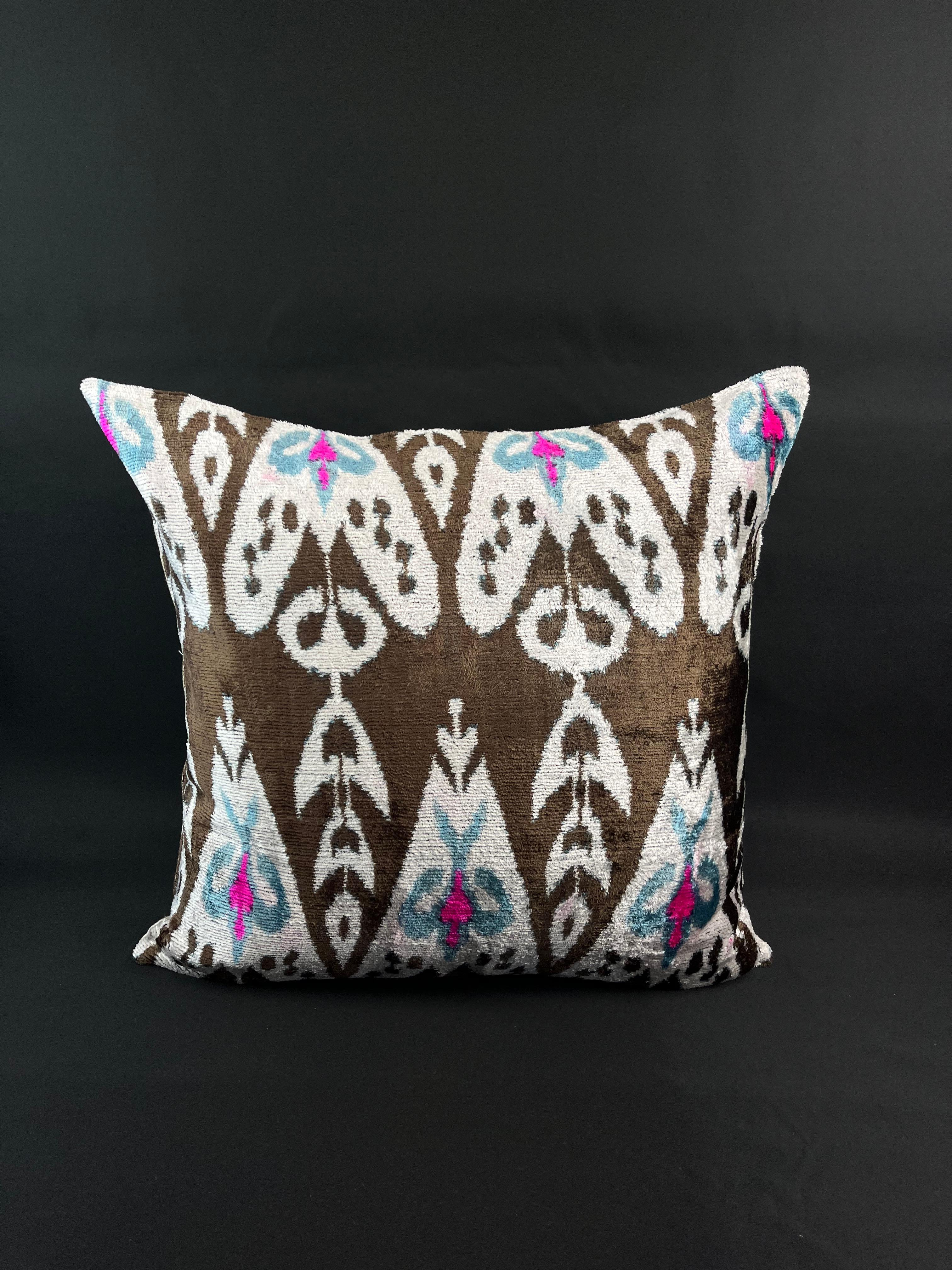 Brown Velvet Silk Ikat Pillow Cover In New Condition For Sale In Houston, TX