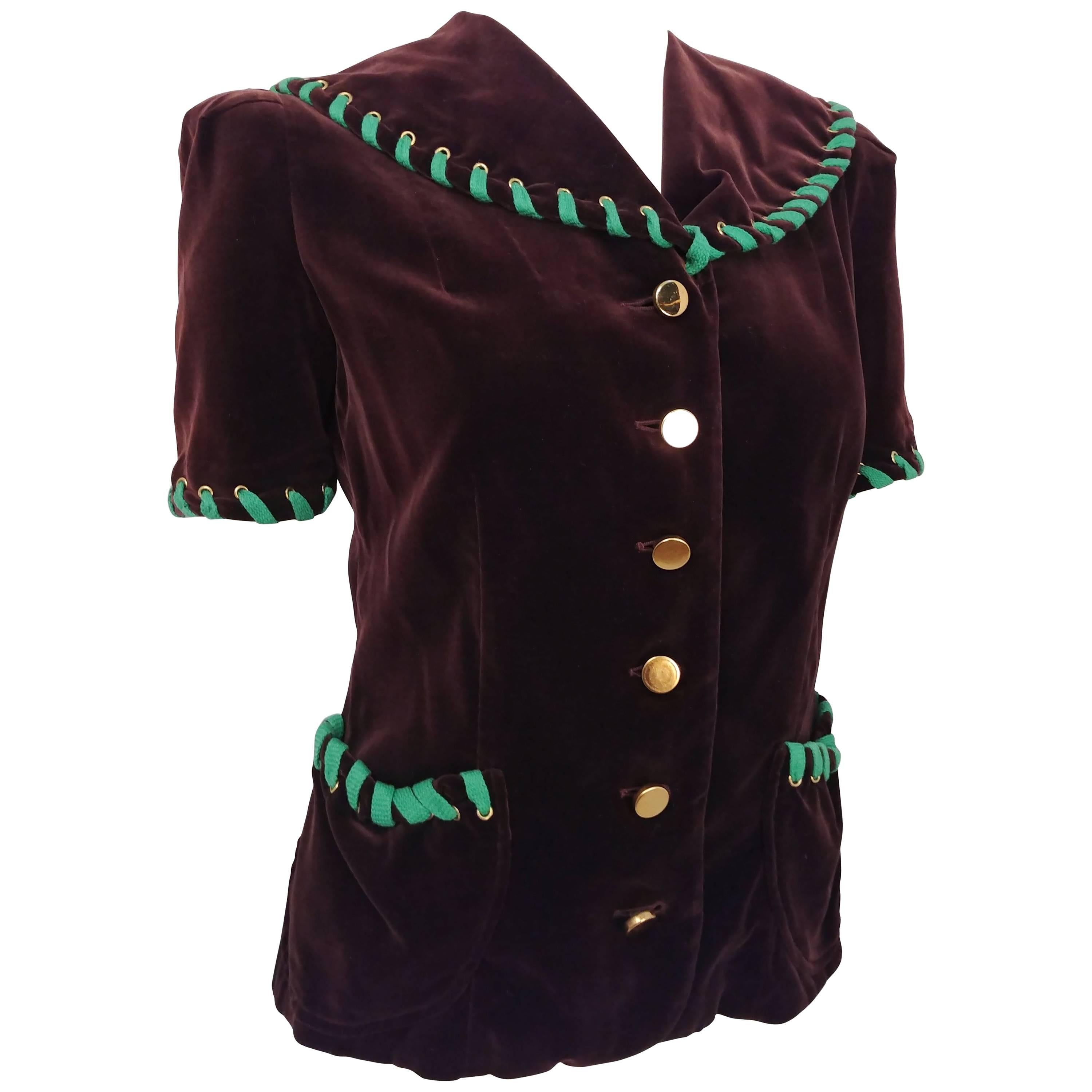 Haut en velours marron avec laçage vert, années 1940 en vente