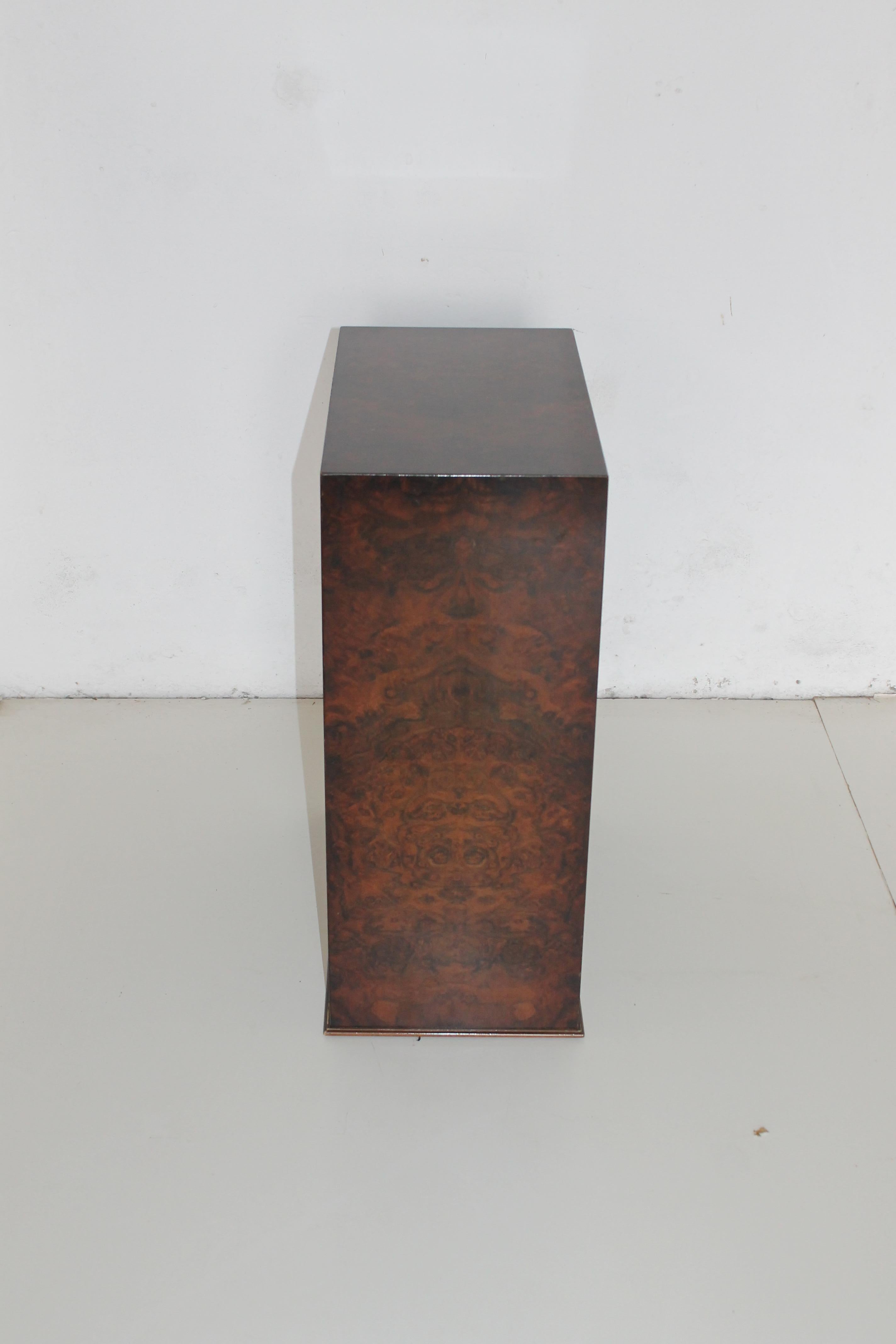 Brown Veneered Walnut Side Table or Pedestal, Italy, 1980 In Good Condition In Sacile, PN