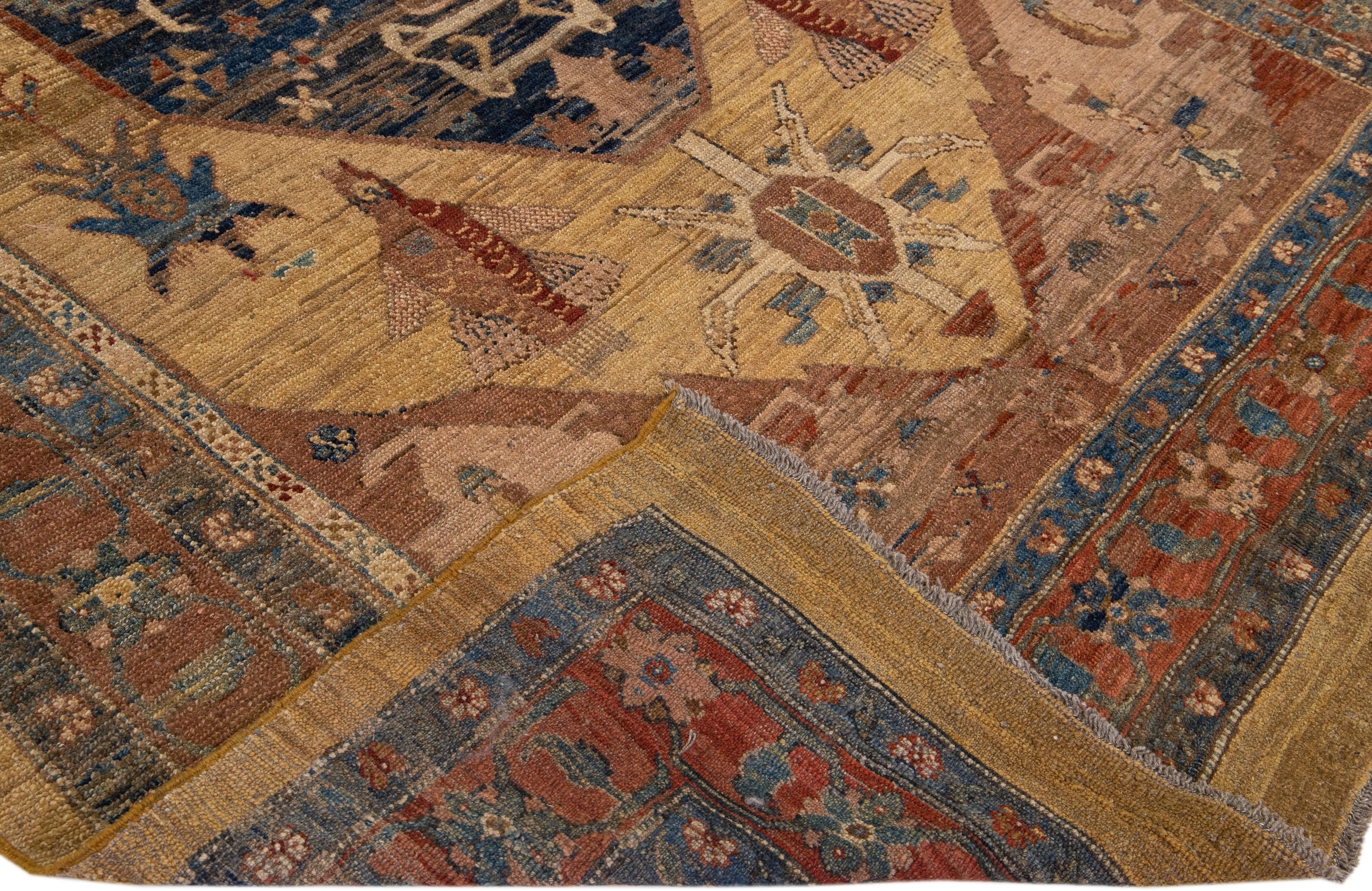 Bellissimo tappeto vintage in lana annodato a mano Bakshaish con campo marrone e marrone. Questo tappeto persiano ha la fama della ruggine, con accenti blu e beige in un disegno geometrico a medaglione.

Questo tappeto misura 7'2