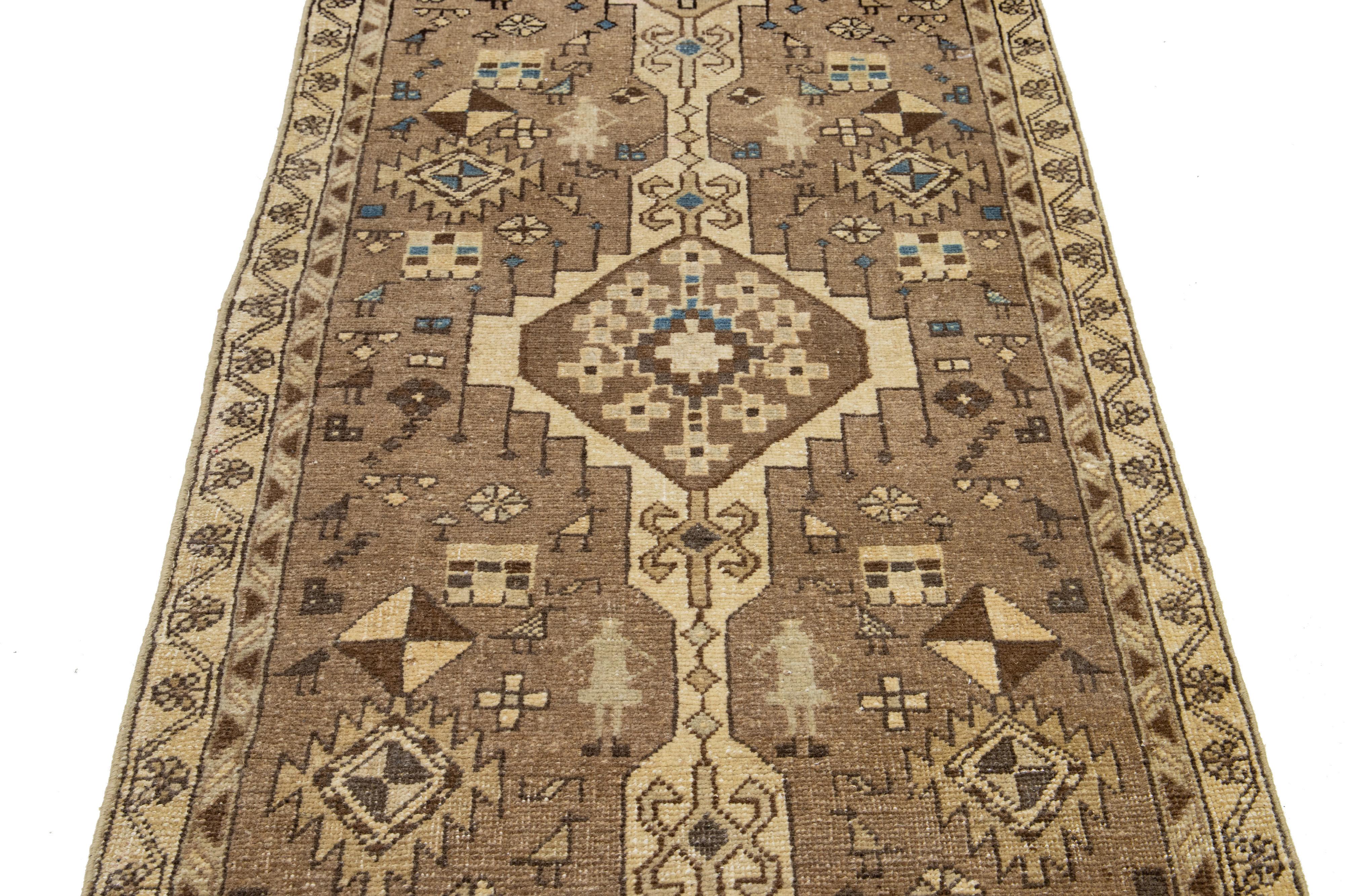 20ième siècle Brown Vintage Distressed Persian Wool Runner With Tribal Pattern (Chemin de table en laine persane à motif tribal) en vente