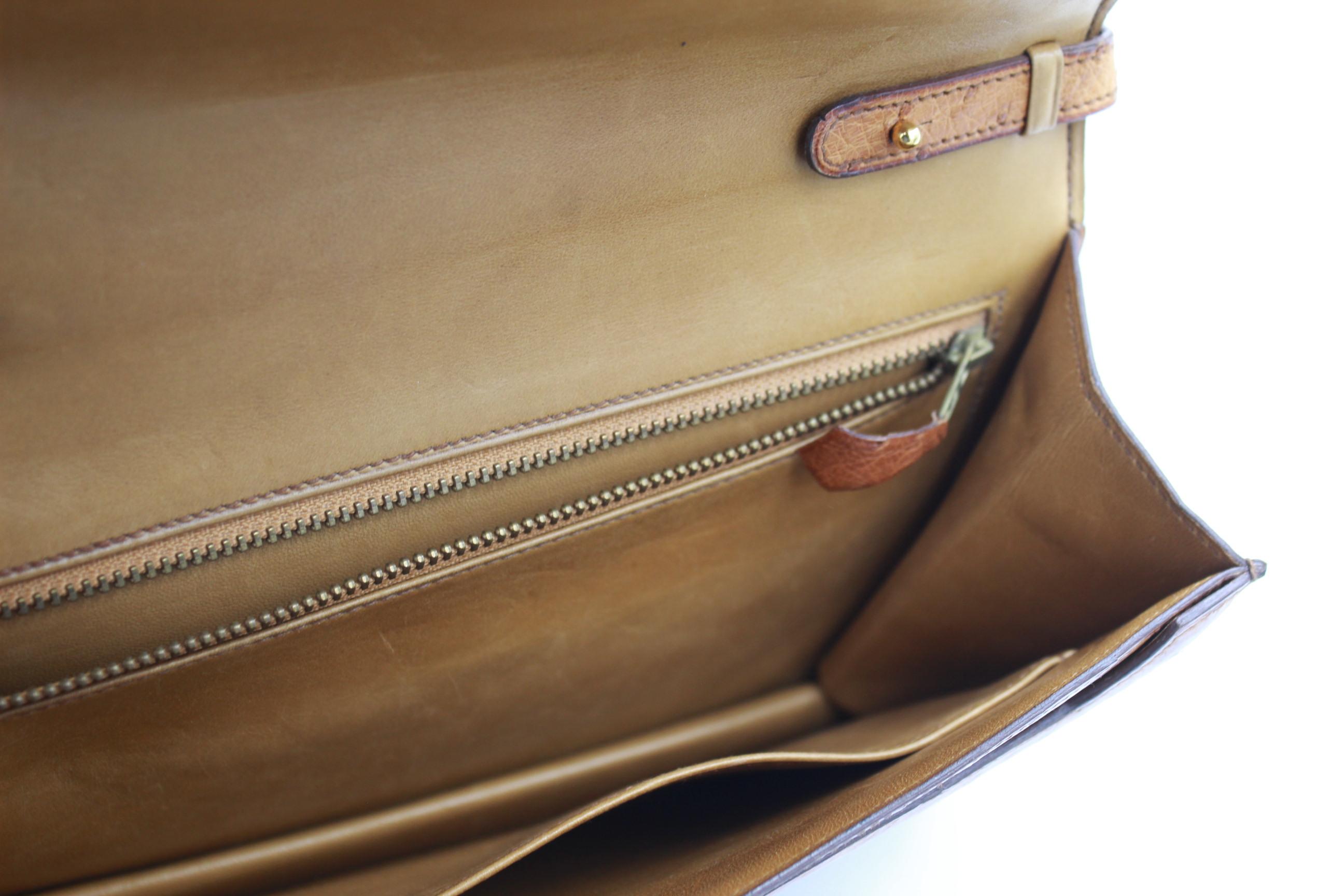 Brown Vintage Hermes Annie Shoulder Bag / Clutch in Ostrich Leather In Good Condition In Paris, FR