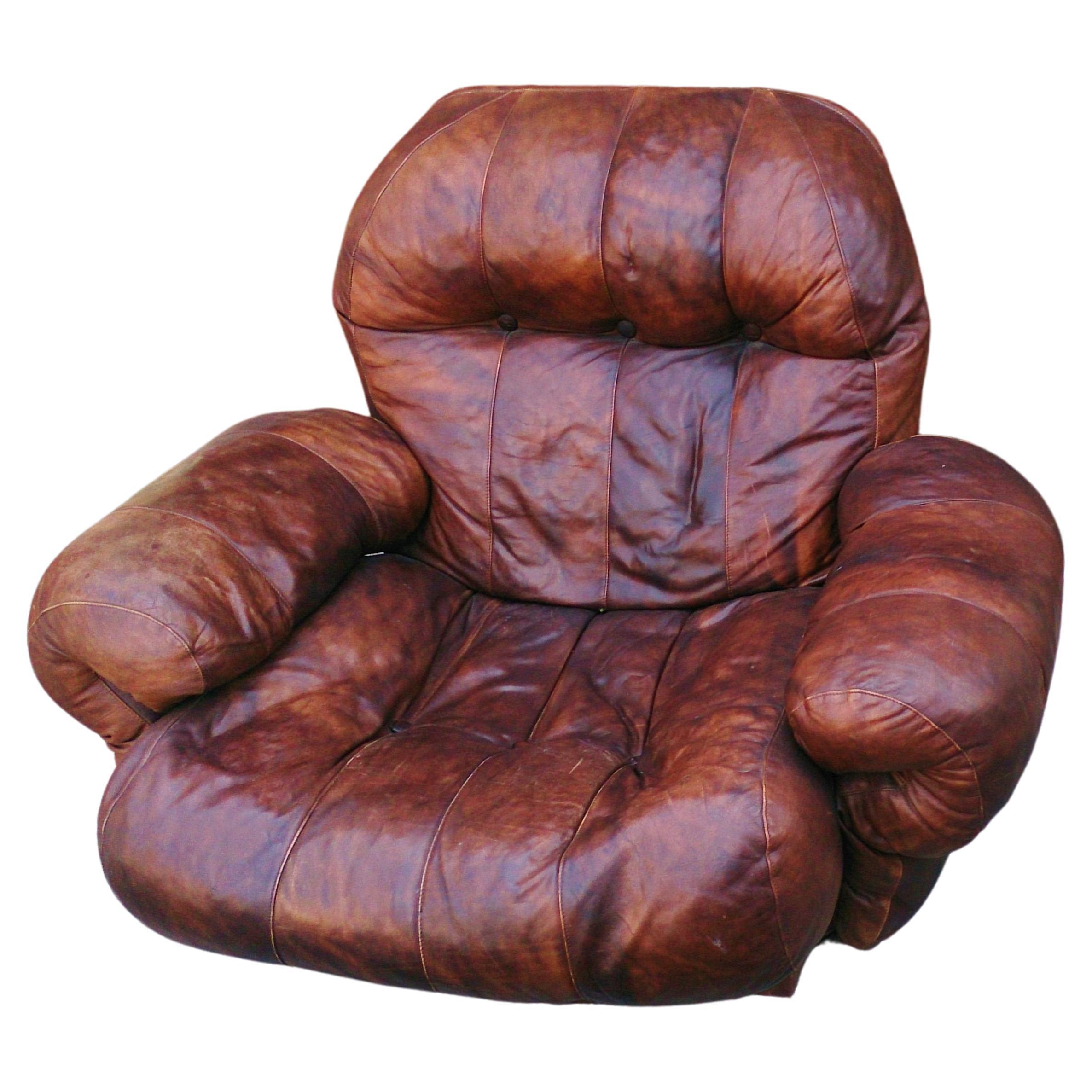 Vintage brown leather lounge chair from 1980s.
Abrasions on the back.
A very comfortable armchair, it can stand in the living room or bedroom.