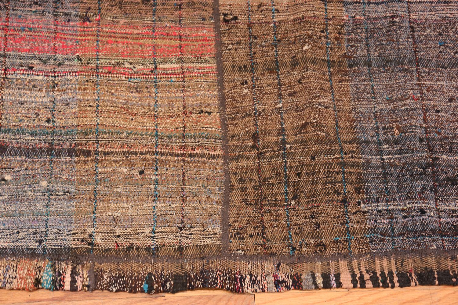 Beautiful Small Brown Vintage Persian Kilim Rug. Country of Origin: Vintage Persian / Circa Date: Mid 20th Century - Size: 5 ft x 6 ft 9 in (1.52 m x 2.06 m).