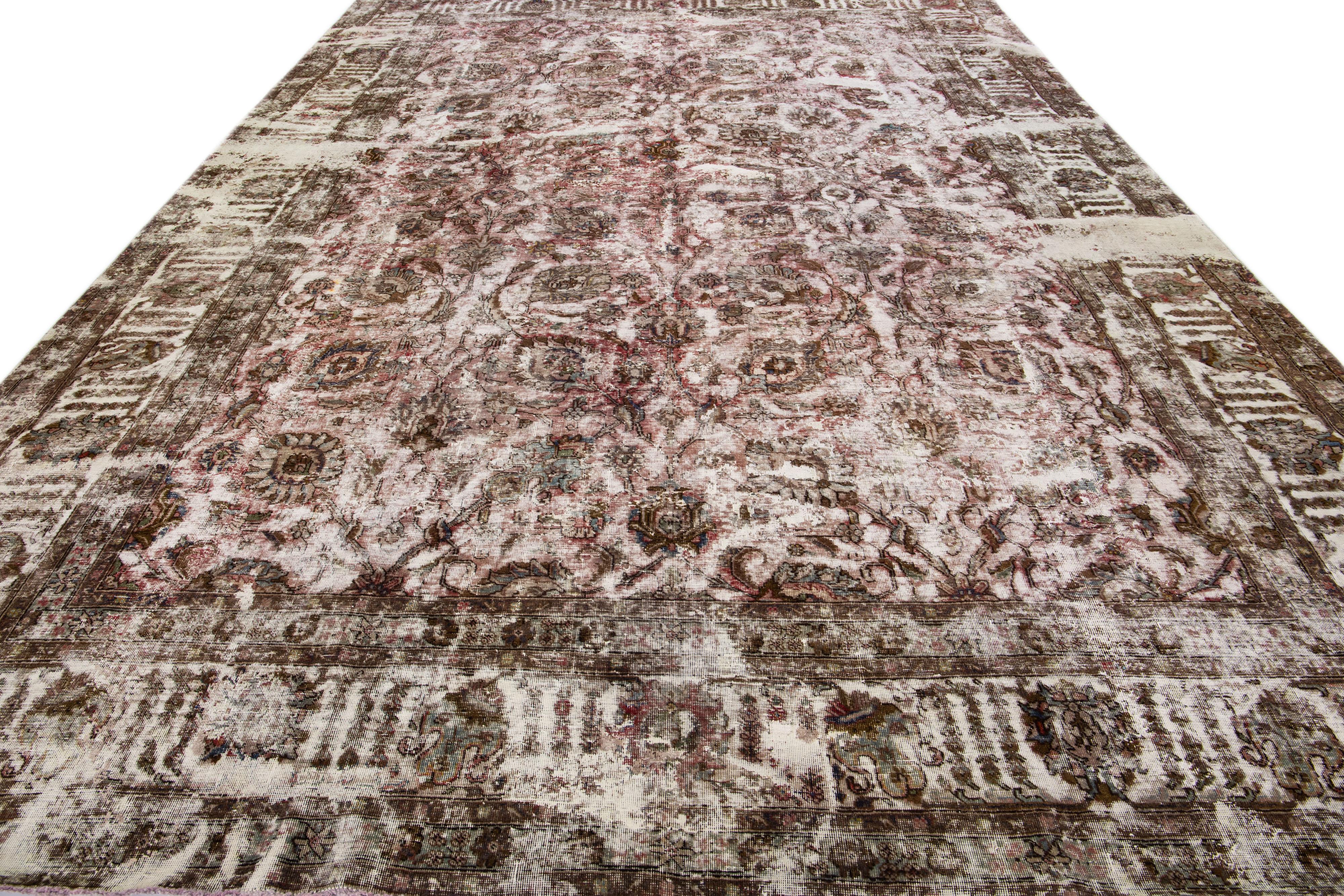 Brauner persischer Overdyed Handmade Allover-Wollteppich im Vintage-Stil (Islamisch) im Angebot