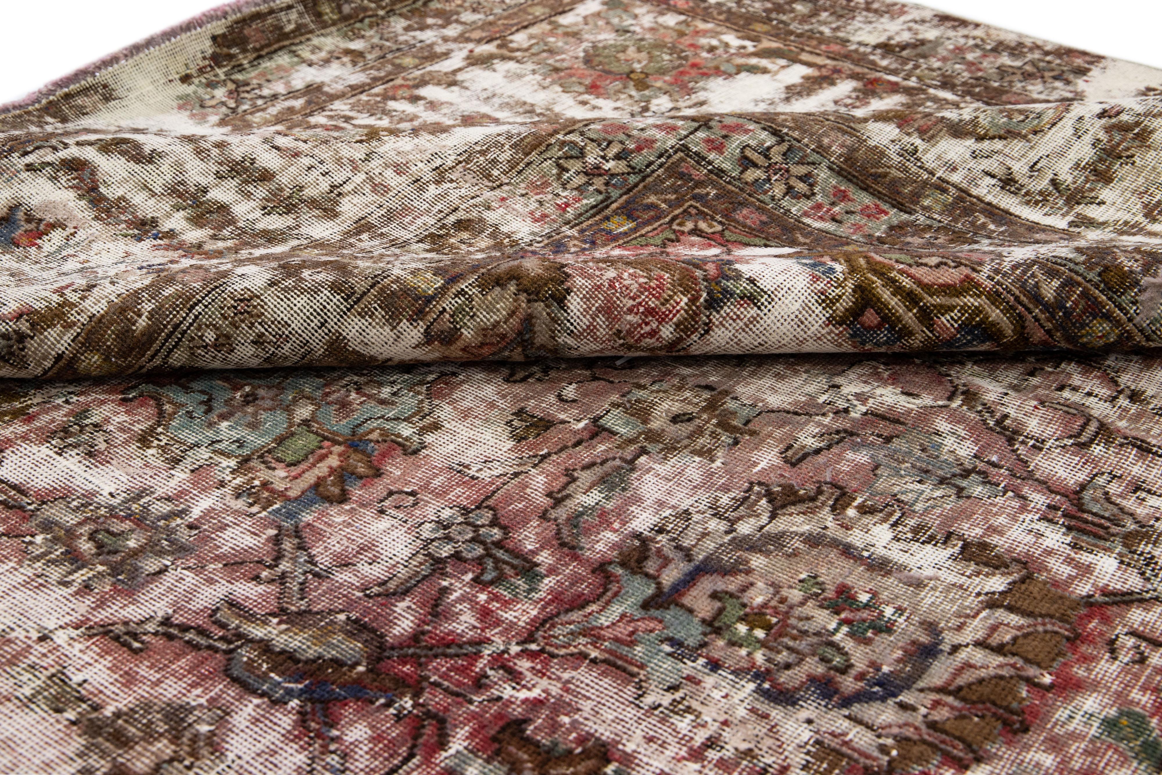 Brauner persischer Overdyed Handmade Allover-Wollteppich im Vintage-Stil (20. Jahrhundert) im Angebot