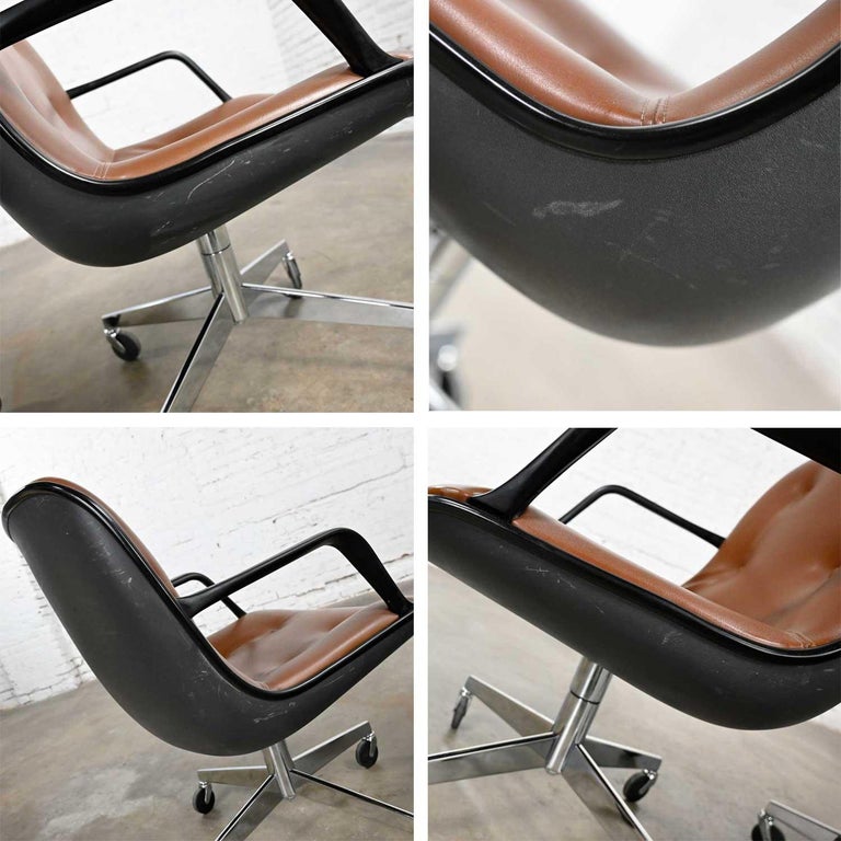 Brown Vinyl Faux Leather Pair Steelcase 451 Rolling Office Chairs Style Pollock For Sale at