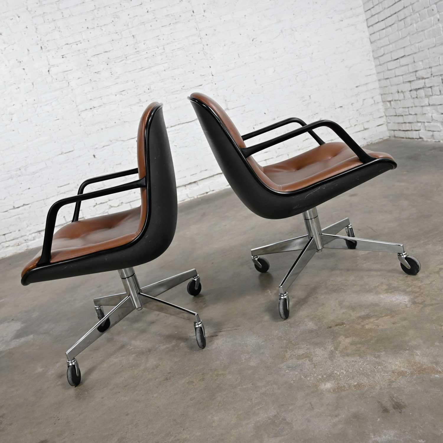 Mid-Century Modern Brown Vinyl Faux Leather Pair Steelcase 451 Rolling Office Chairs Style Pollock For Sale