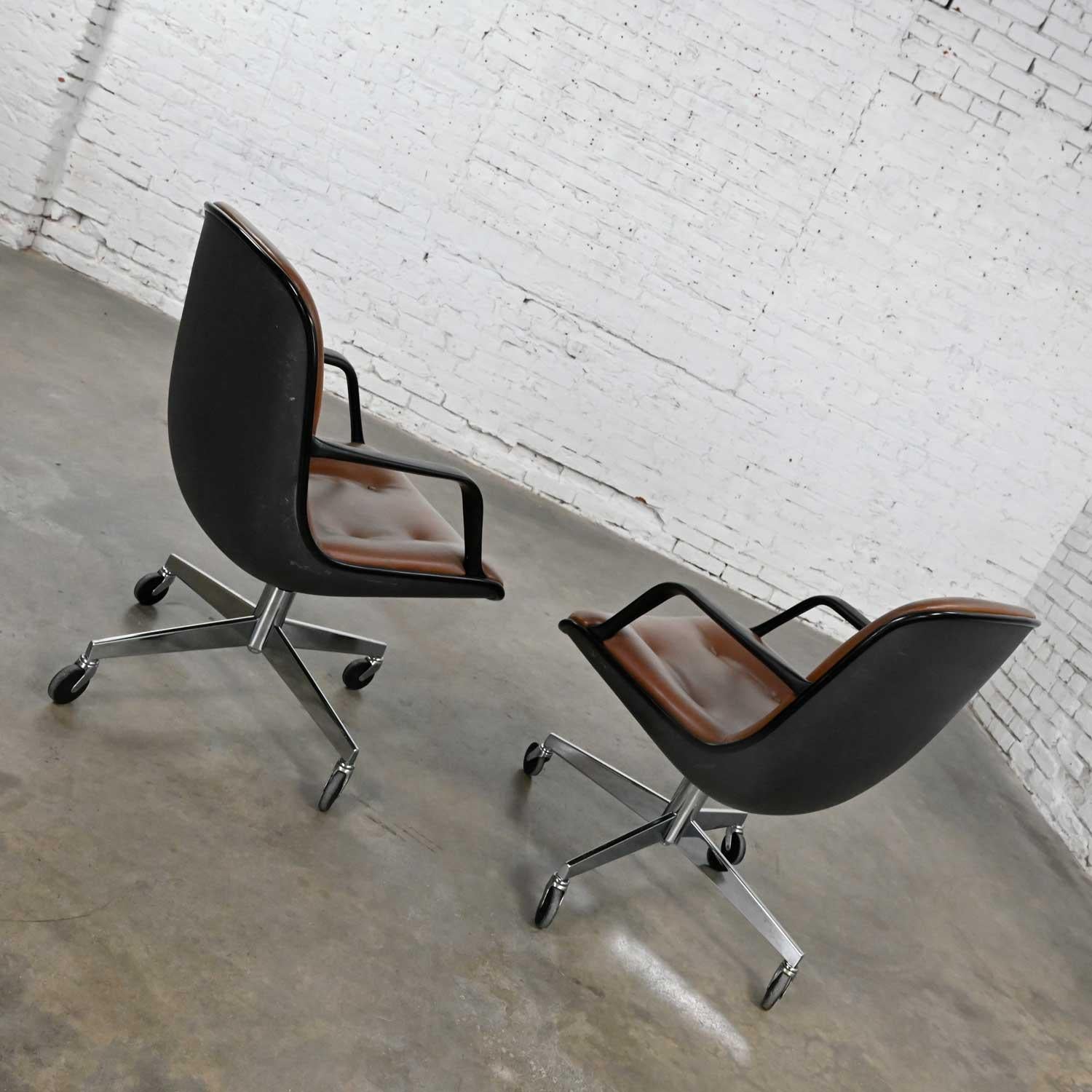 Brown Vinyl Faux Leather Pair Steelcase 451 Rolling Office Chairs Style Pollock In Good Condition For Sale In Topeka, KS