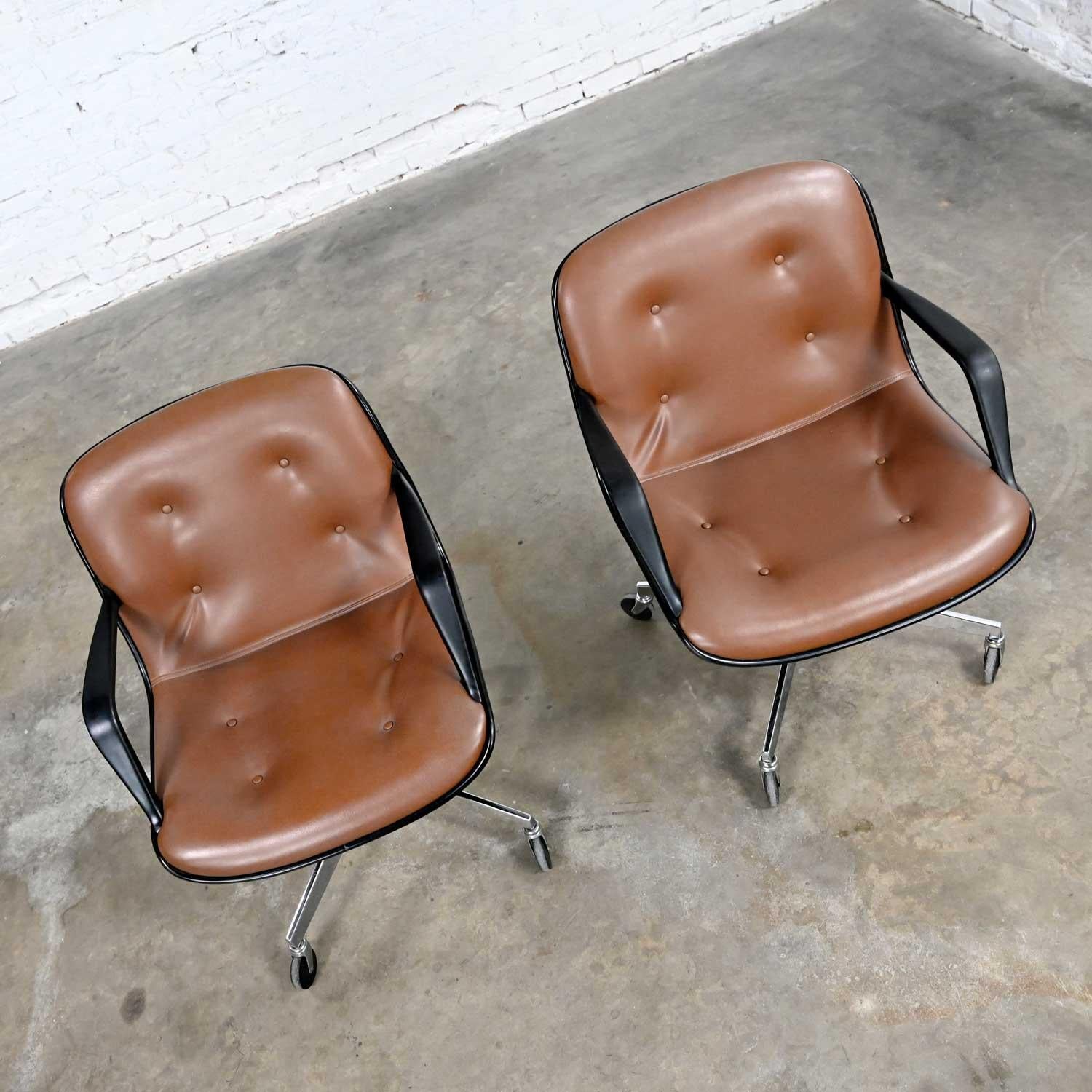 20th Century Brown Vinyl Faux Leather Pair Steelcase 451 Rolling Office Chairs Style Pollock For Sale