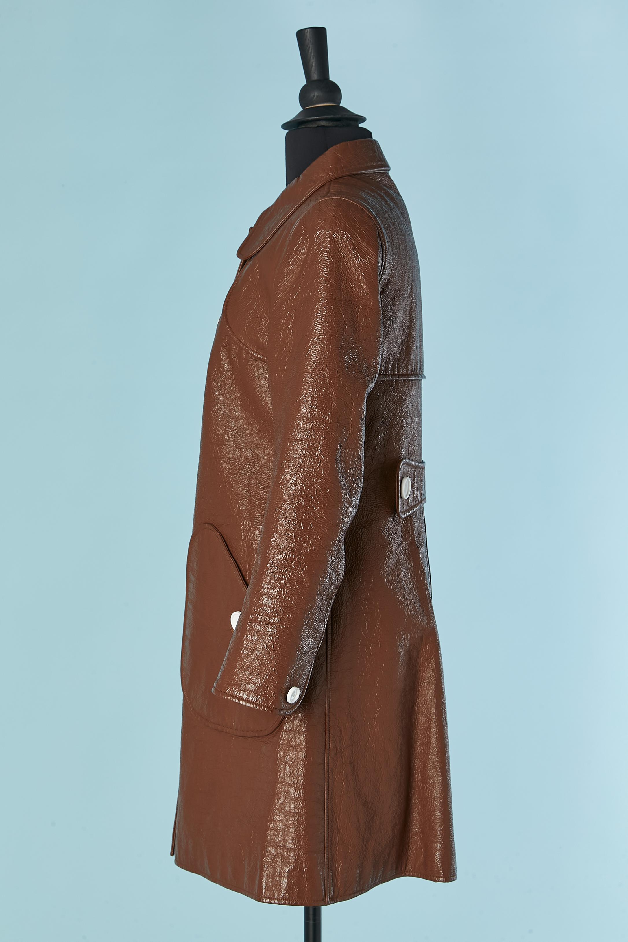 Manteau en vinyle marron à simple boutonnage COURREGES Pour femmes en vente