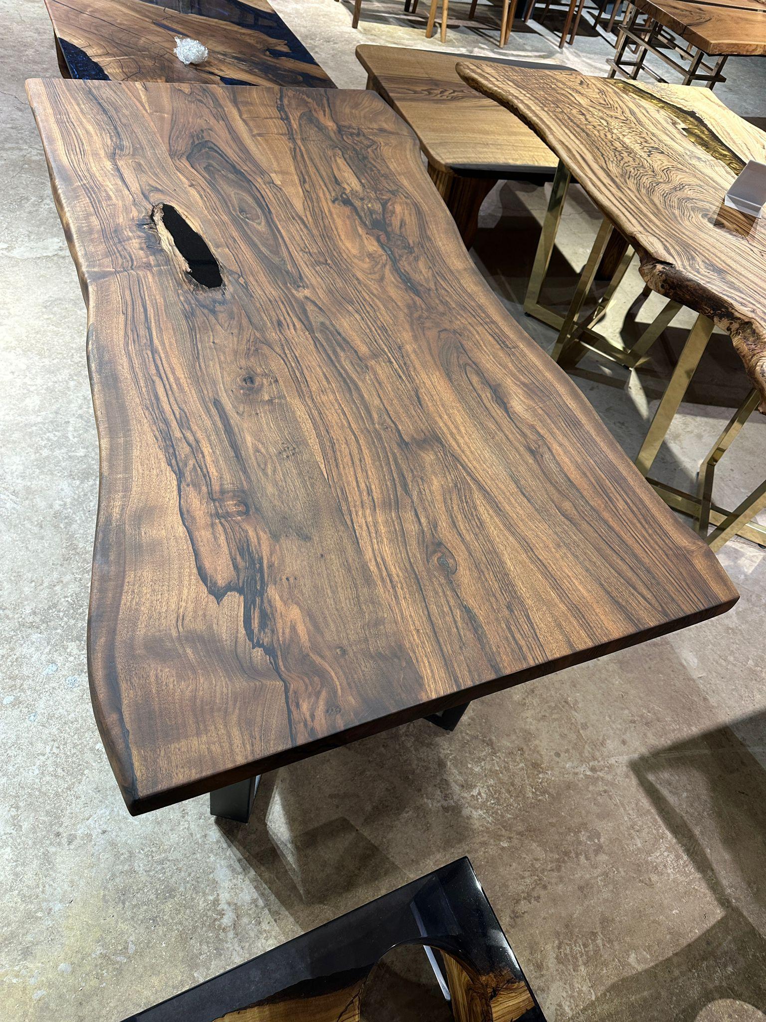 Arts and Crafts Brown Walnut Wood Conferance Live Edge Table - Handcrafted Modern Wood Table en vente
