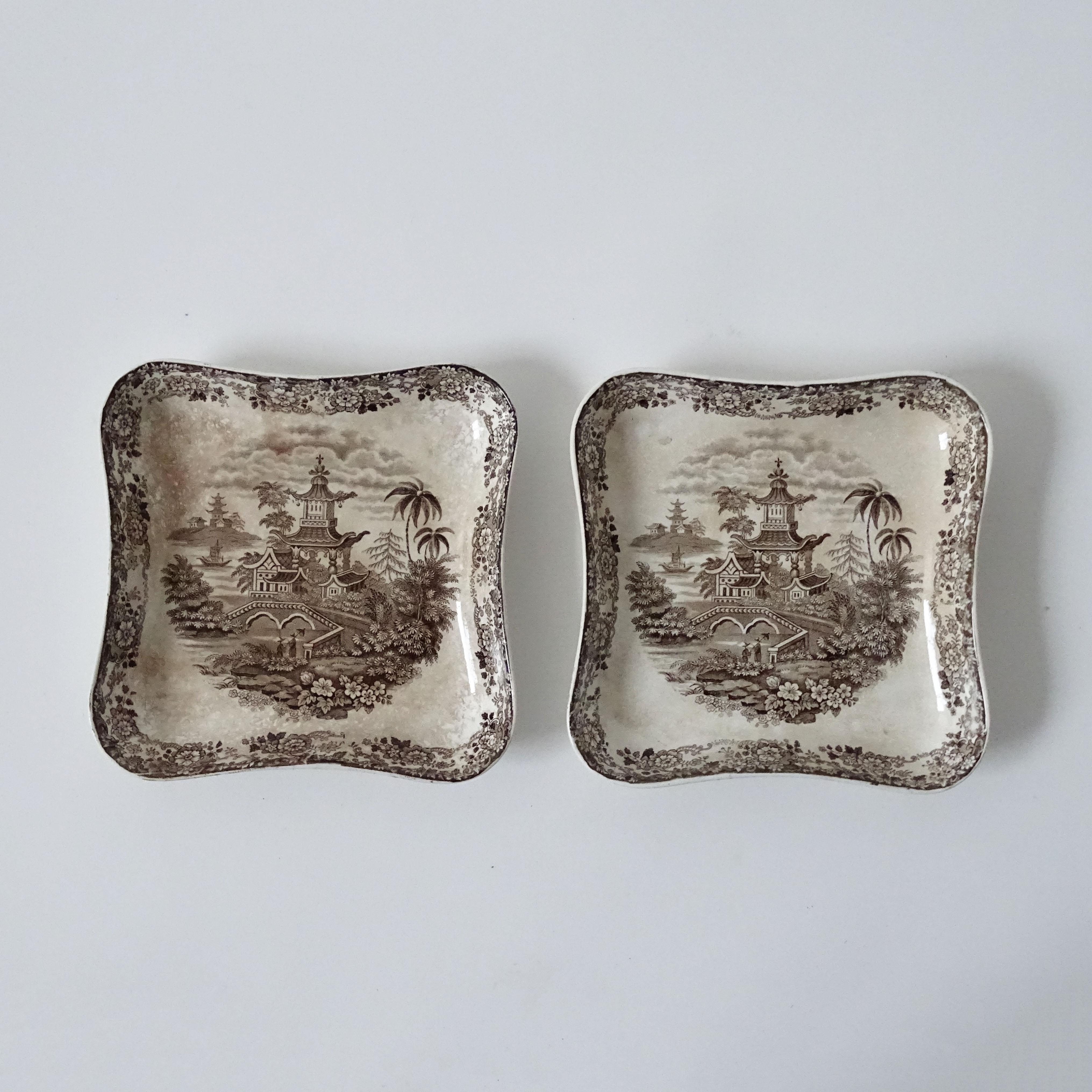 Late 19th Century Brown Wedgewood Transferware wall plates England, 1880s For Sale