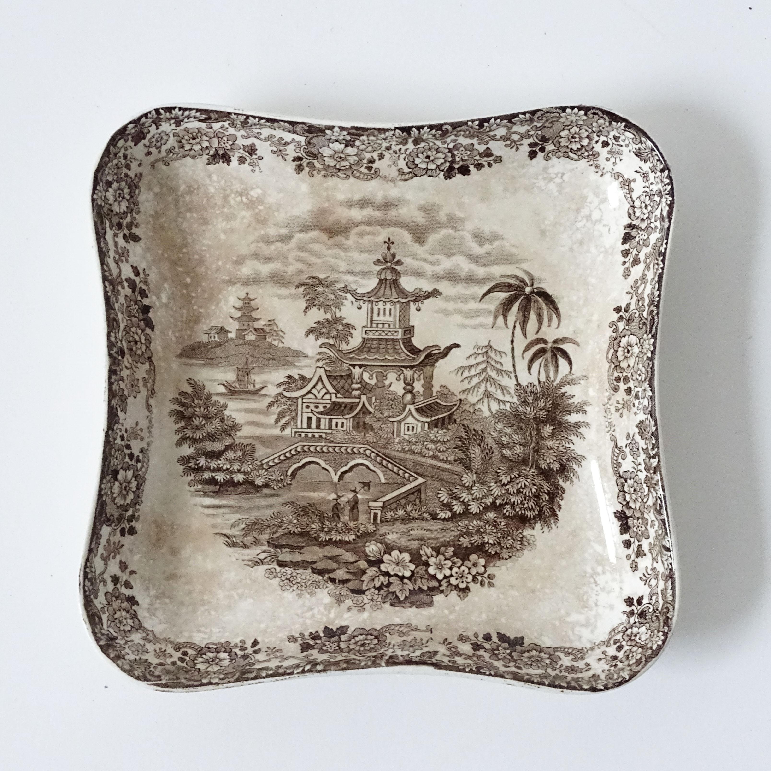 Ceramic Brown Wedgewood Transferware wall plates England, 1880s For Sale