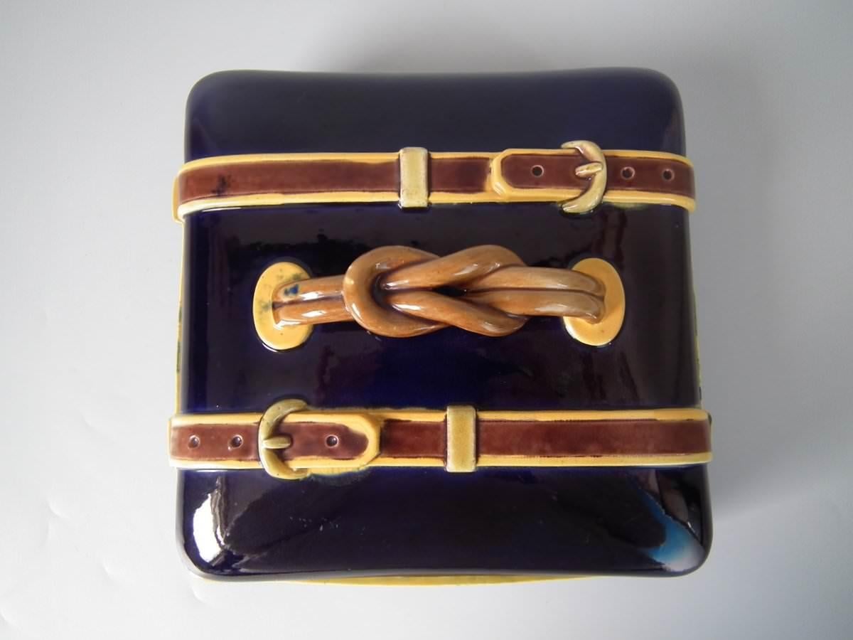Victorien Boîte et couvercle de valise à ceinture en majolique Brown Westhead Moore and Co en vente
