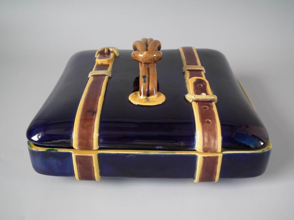 Brown Westhead Moore and Co. Majolica Belted Suitcase Box and Cover In Good Condition For Sale In Chelmsford, Essex