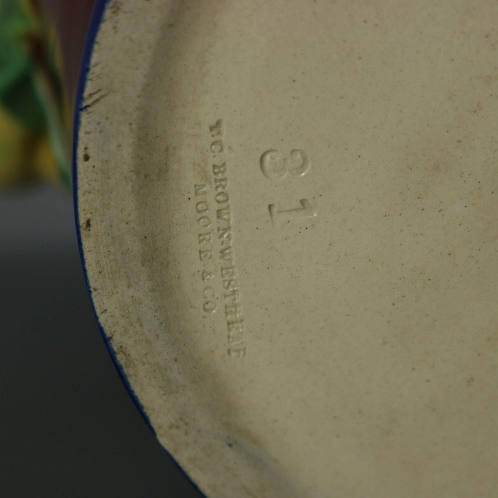 Brown Westhead Moore & Co Vase à pêches en majolique en vente 7