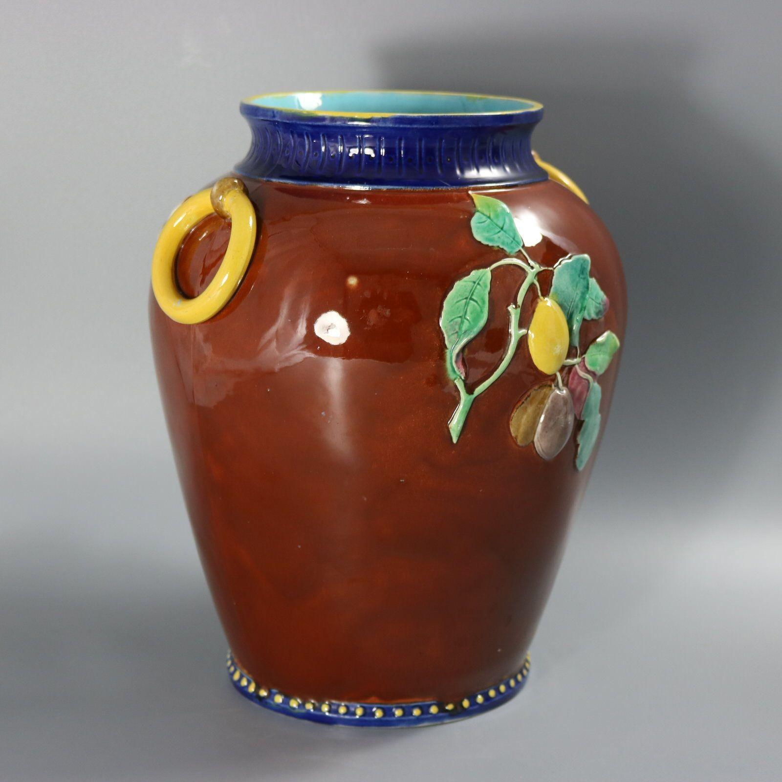 Fin du XIXe siècle Brown Westhead Moore & Co Vase à pêches en majolique en vente