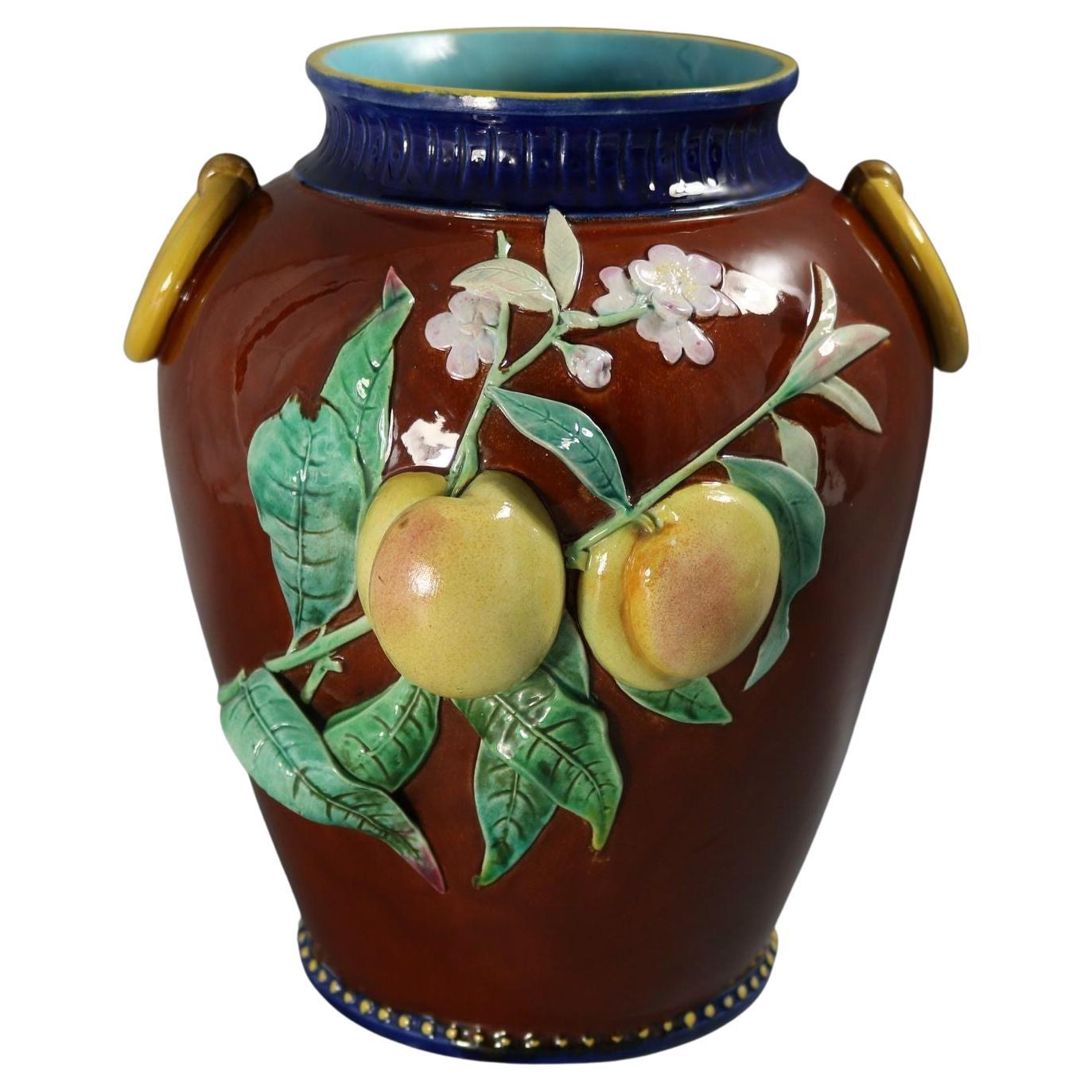 Brown-Westhead Moore
Co. Majolika-Pfirsich-Vase