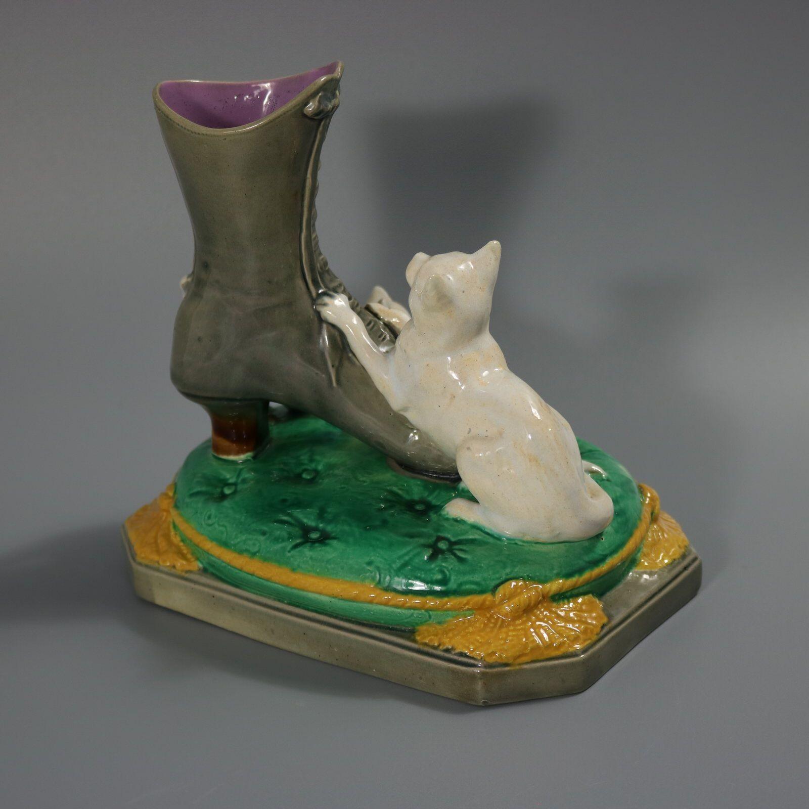 Brown Westhead Moore & Co. Vaso di gattini in maiolica. In condizioni buone in vendita a Chelmsford, Essex
