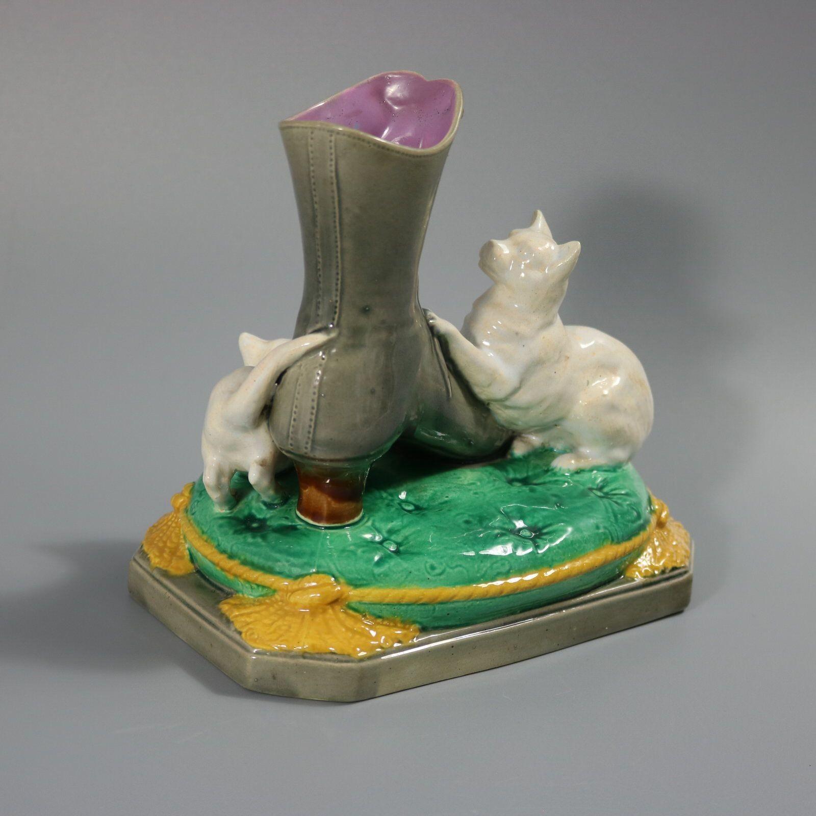 Majolica Brown Westhead Moore & Co. Vaso di gattini in maiolica. in vendita