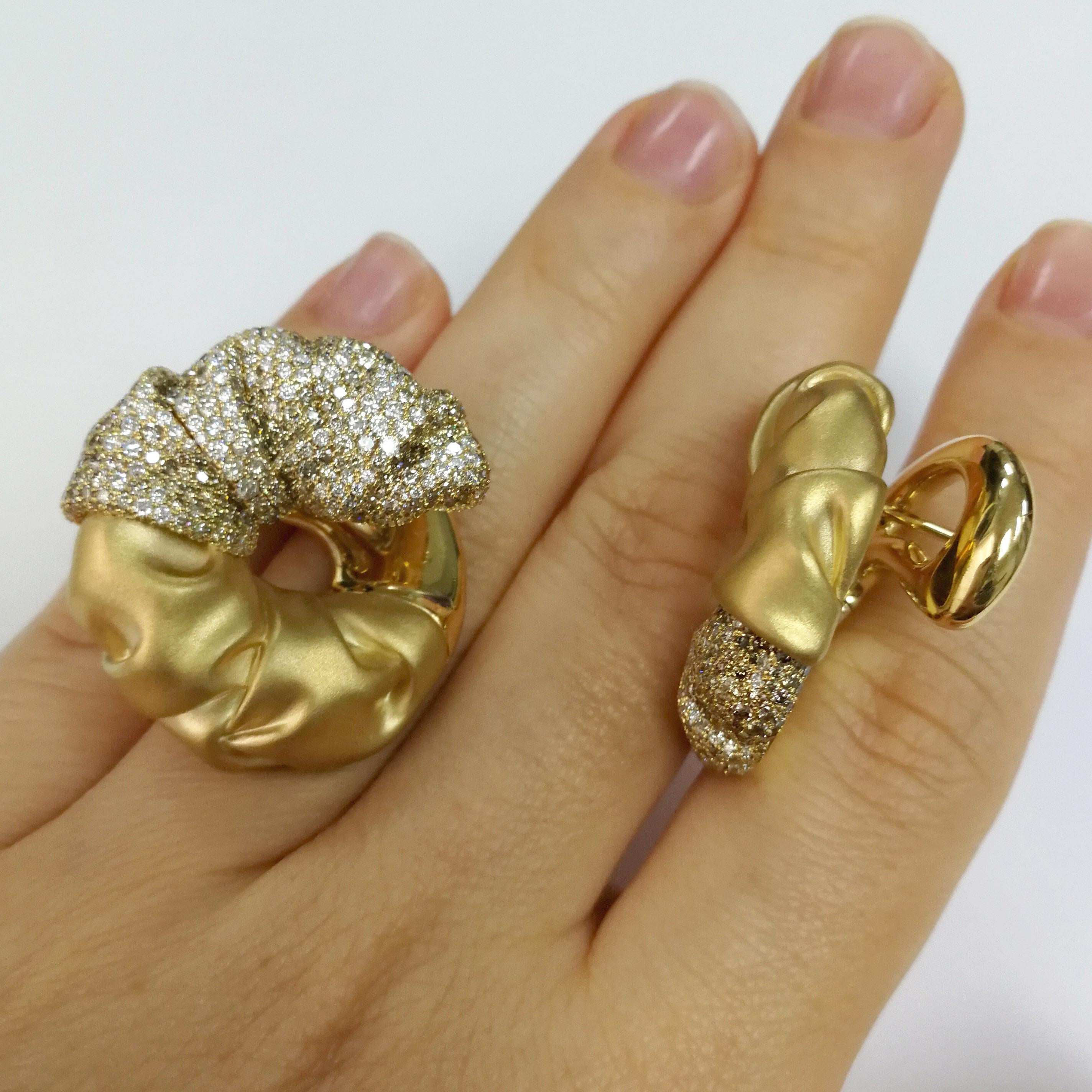 Round Cut Brown White Diamonds 18 Karat Yellow Gold Earrings