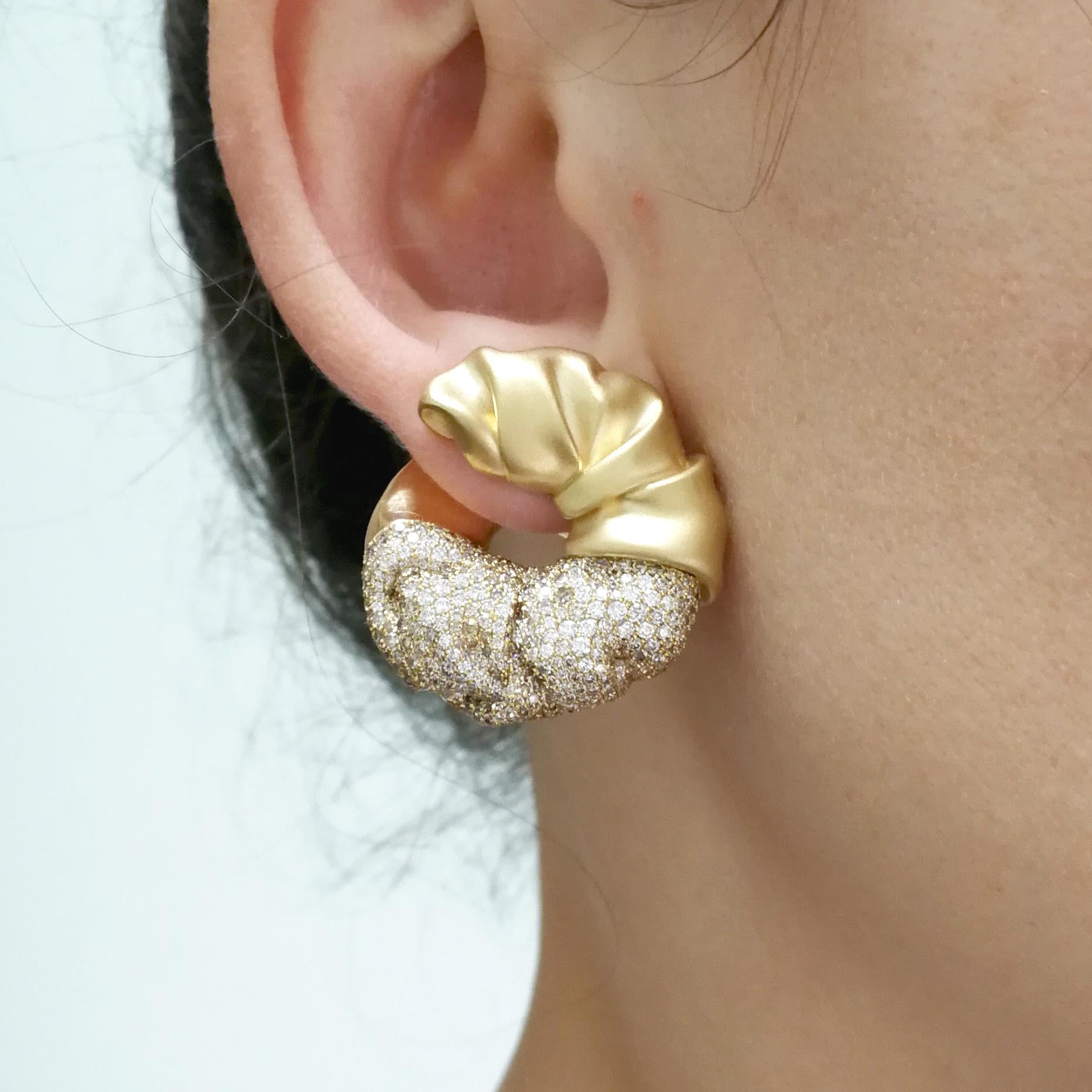 Brown White Diamonds 18 Karat Yellow Gold Earrings For Sale 2