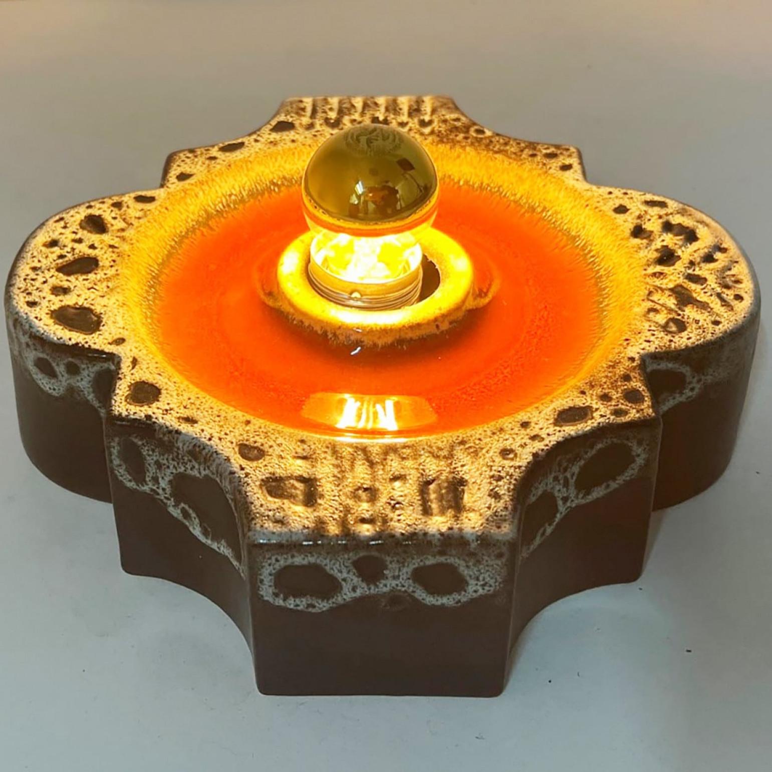 Apliques de Cerámica Marrón Blanco Rojo Hustadt Keramik, Alemania en Bueno estado para la venta en Rijssen, NL