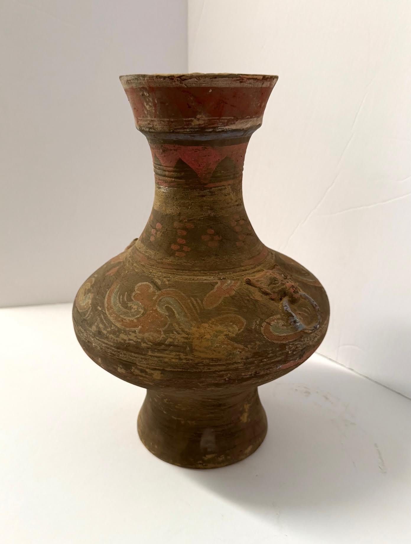 Chinois Paire de vases peints à la main en brun, rouge et bleu, Chine, contemporain en vente
