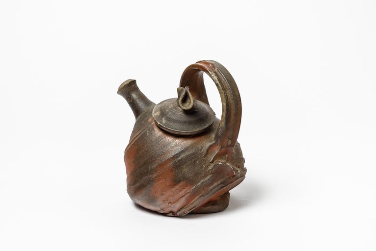 Josette Miquel

Elegant brown stoneware ceramic tea pot

Original perfect conditions

Signed under the base

Brown woodfiring ceramic effects and colors

Measures: Height: 16cm, large: 16cm.