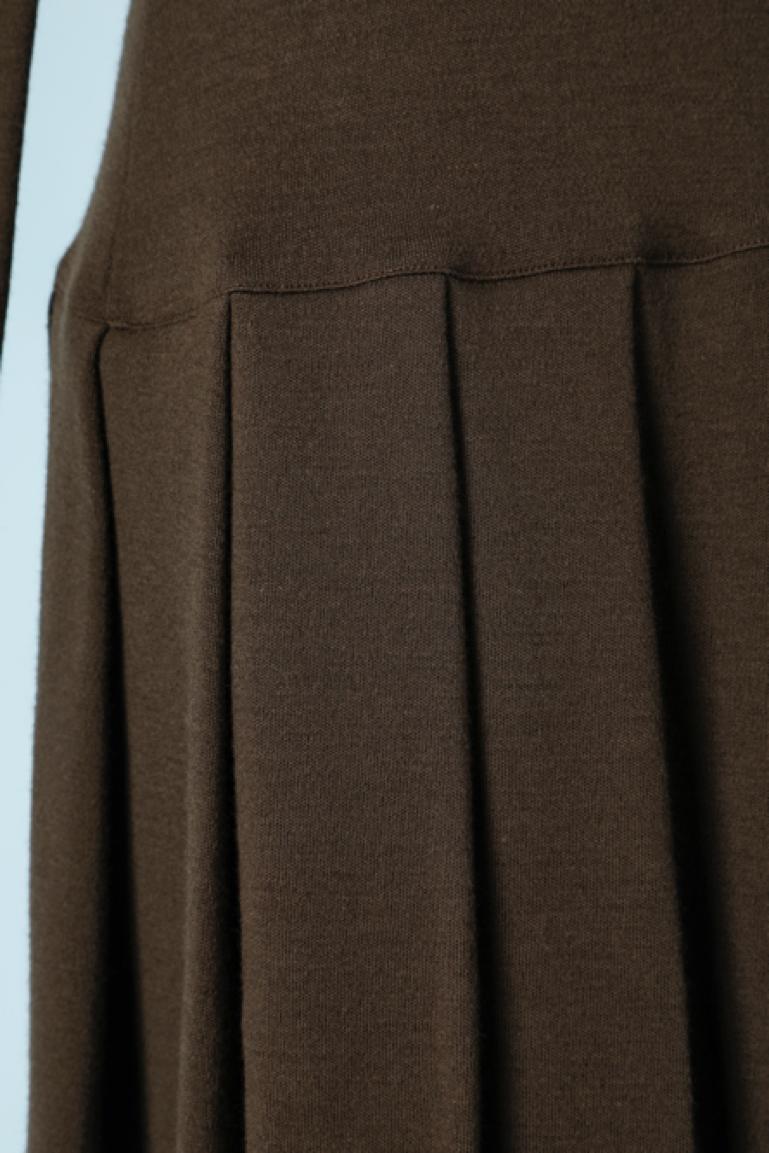 Brown wool jersey day dress with gros-grain piping and bow Chantal Thomass In Excellent Condition For Sale In Saint-Ouen-Sur-Seine, FR