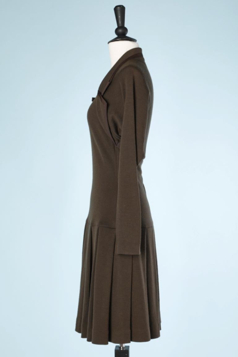 Women's Brown wool jersey day dress with gros-grain piping and bow Chantal Thomass  For Sale