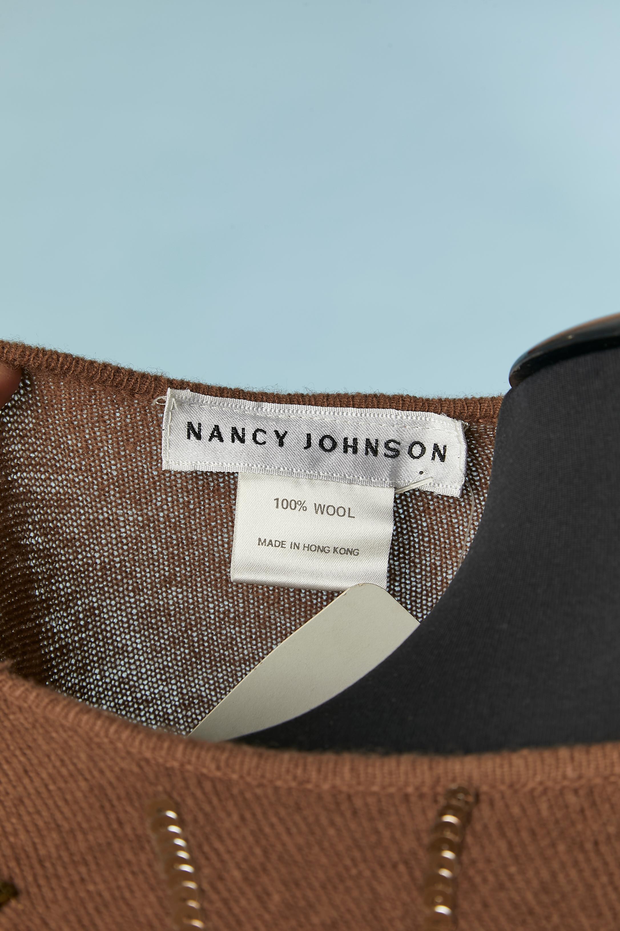 Robe en tricot de laine marron avec broderies de paillettes et de perles Nancy Johnson  en vente 3