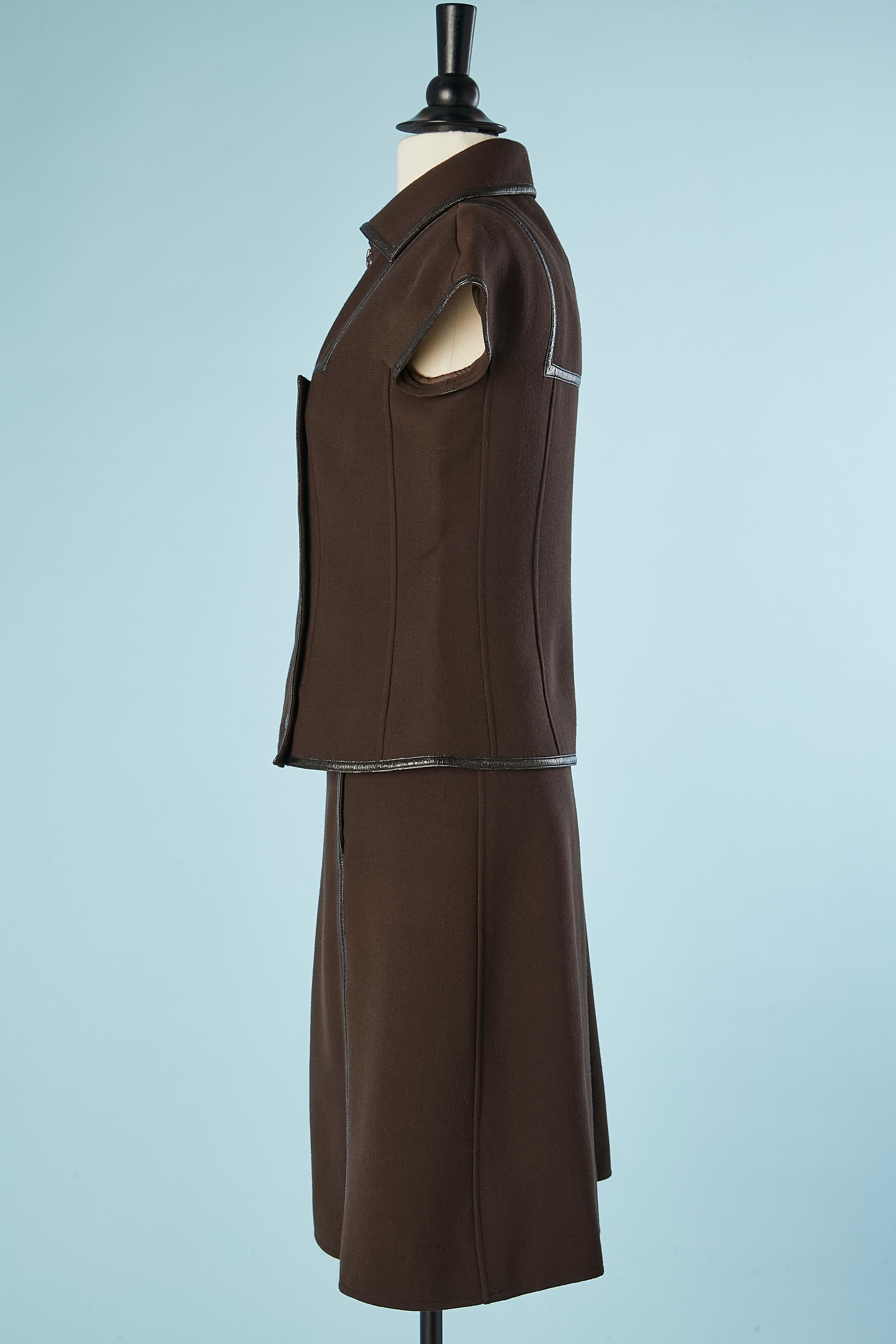 Brown wool skirt-suit and black piping Courrèges Paris Couture Future Circa 1970 In Good Condition For Sale In Saint-Ouen-Sur-Seine, FR