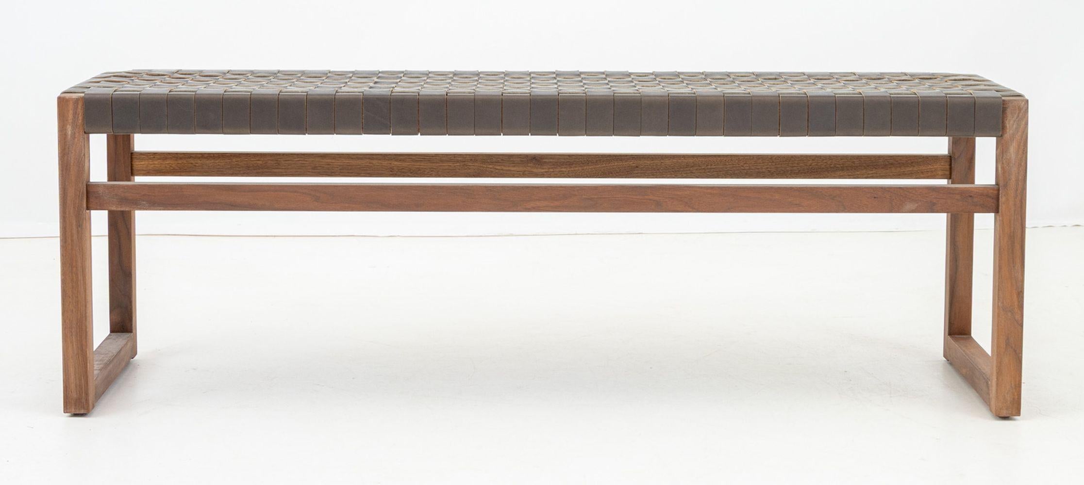 Cuir Banc acajou en cuir tressé marron en vente
