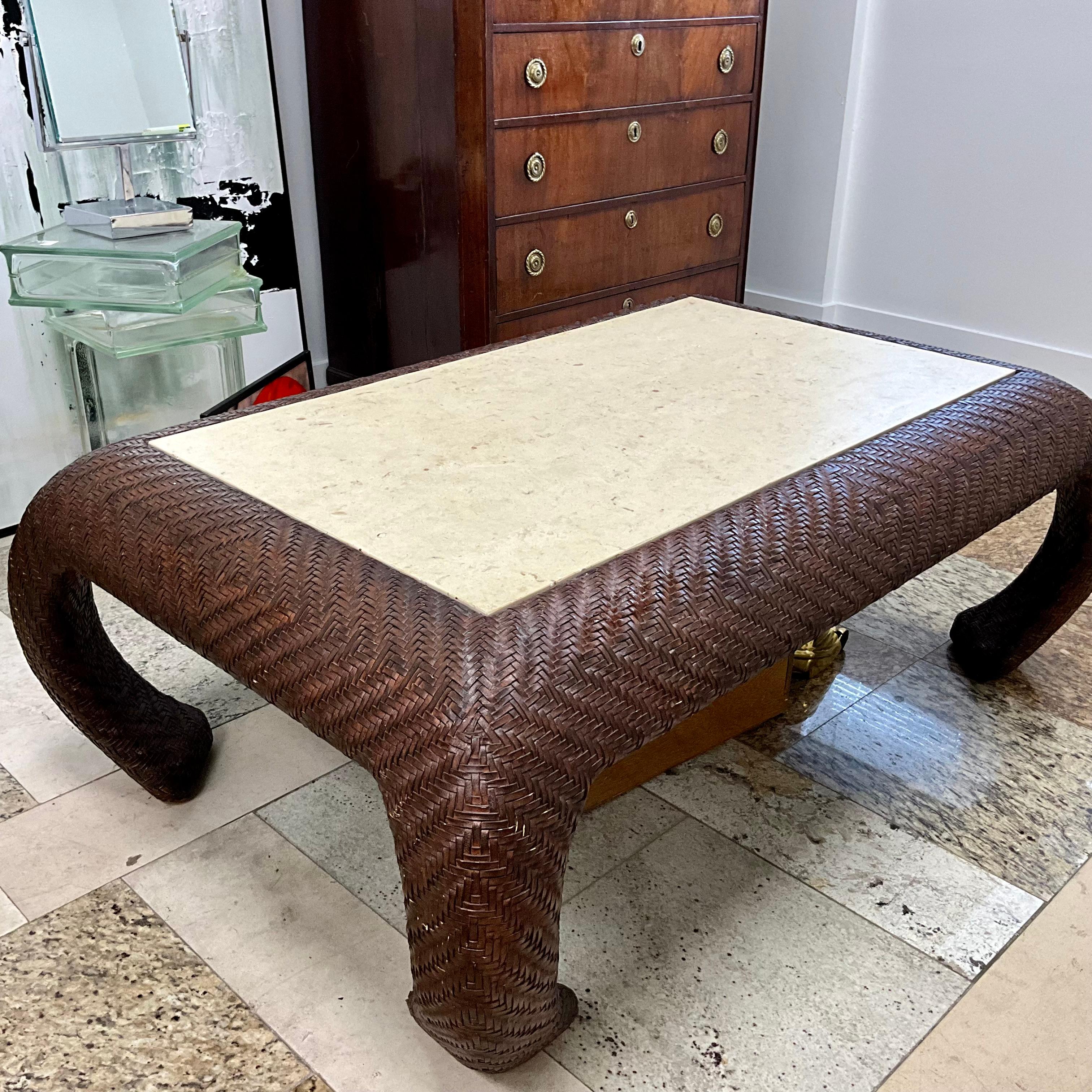 Américain Table basse de style Ming en cuir tressé Brown avec plateau en pierre de coquillage en vente