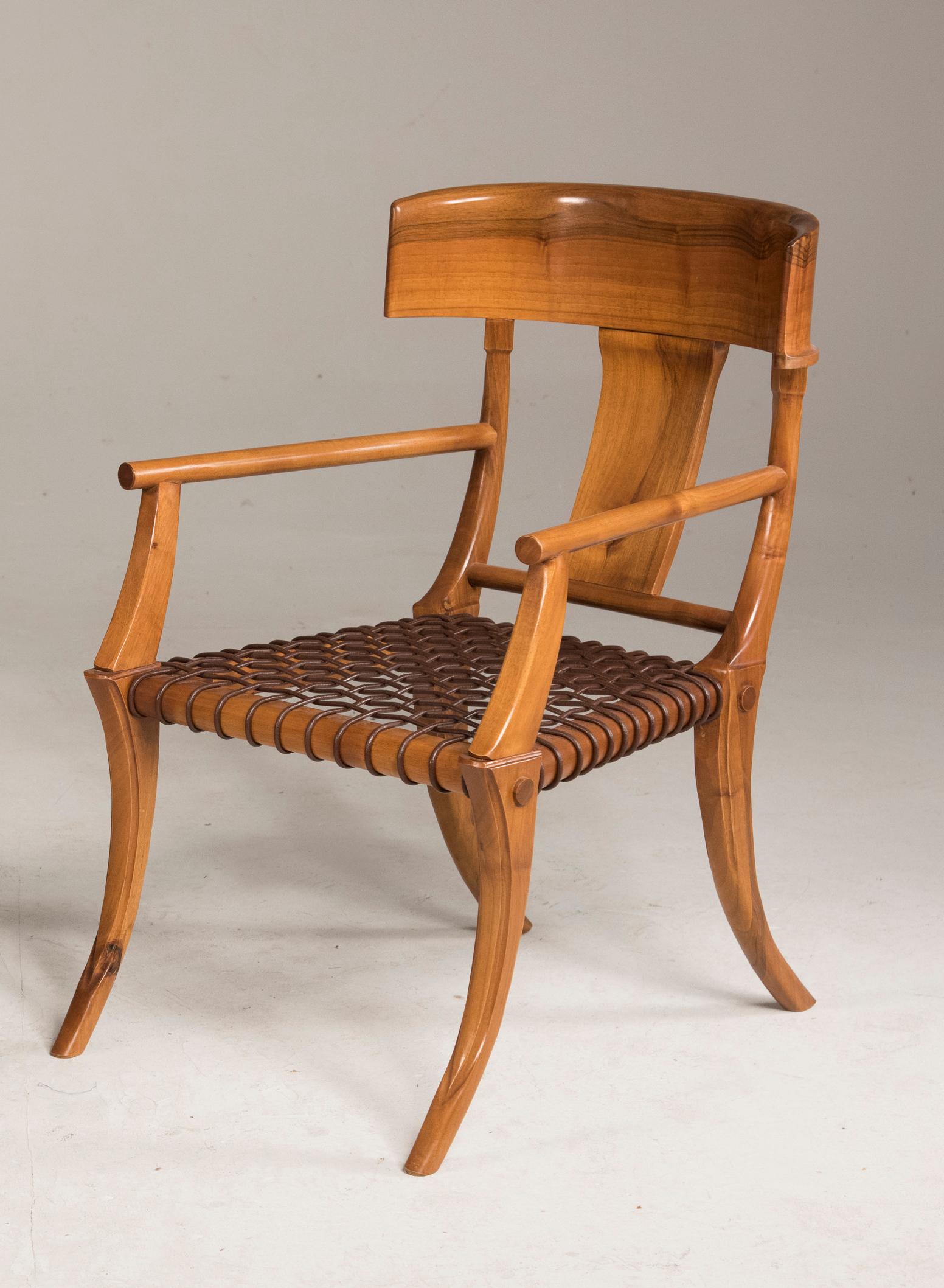 Sessel mit Säbelbeinen aus gewebtem Leder und Holz in anpassbaren Farben und Polsterung im Angebot 2