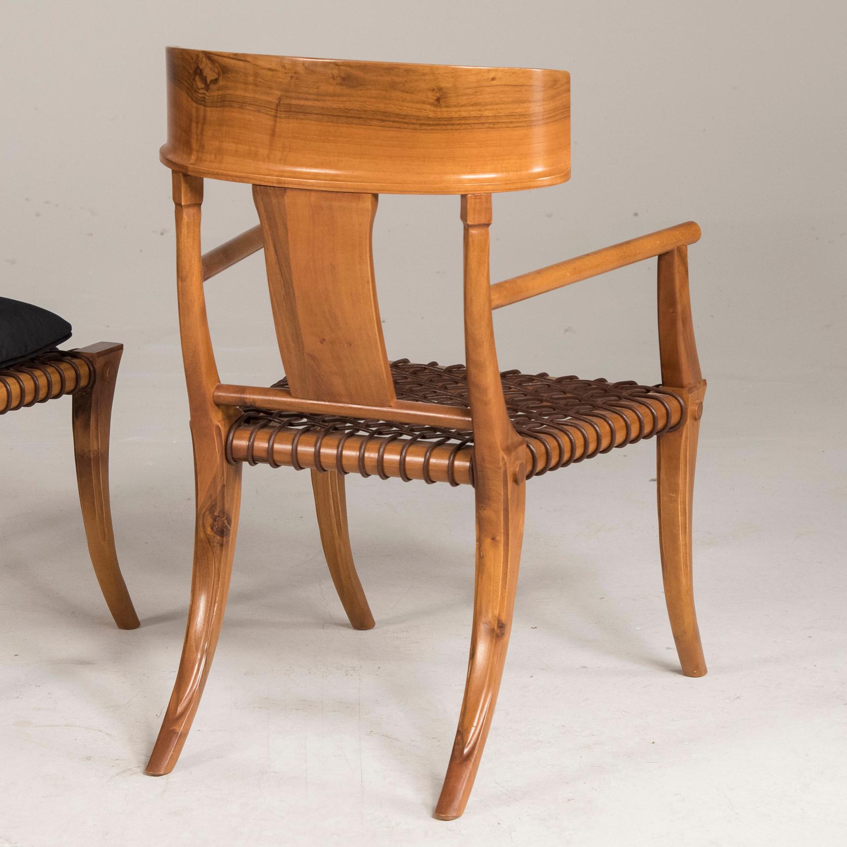 Sessel mit Säbelbeinen aus gewebtem Leder und Holz in anpassbaren Farben und Polsterung im Angebot 3