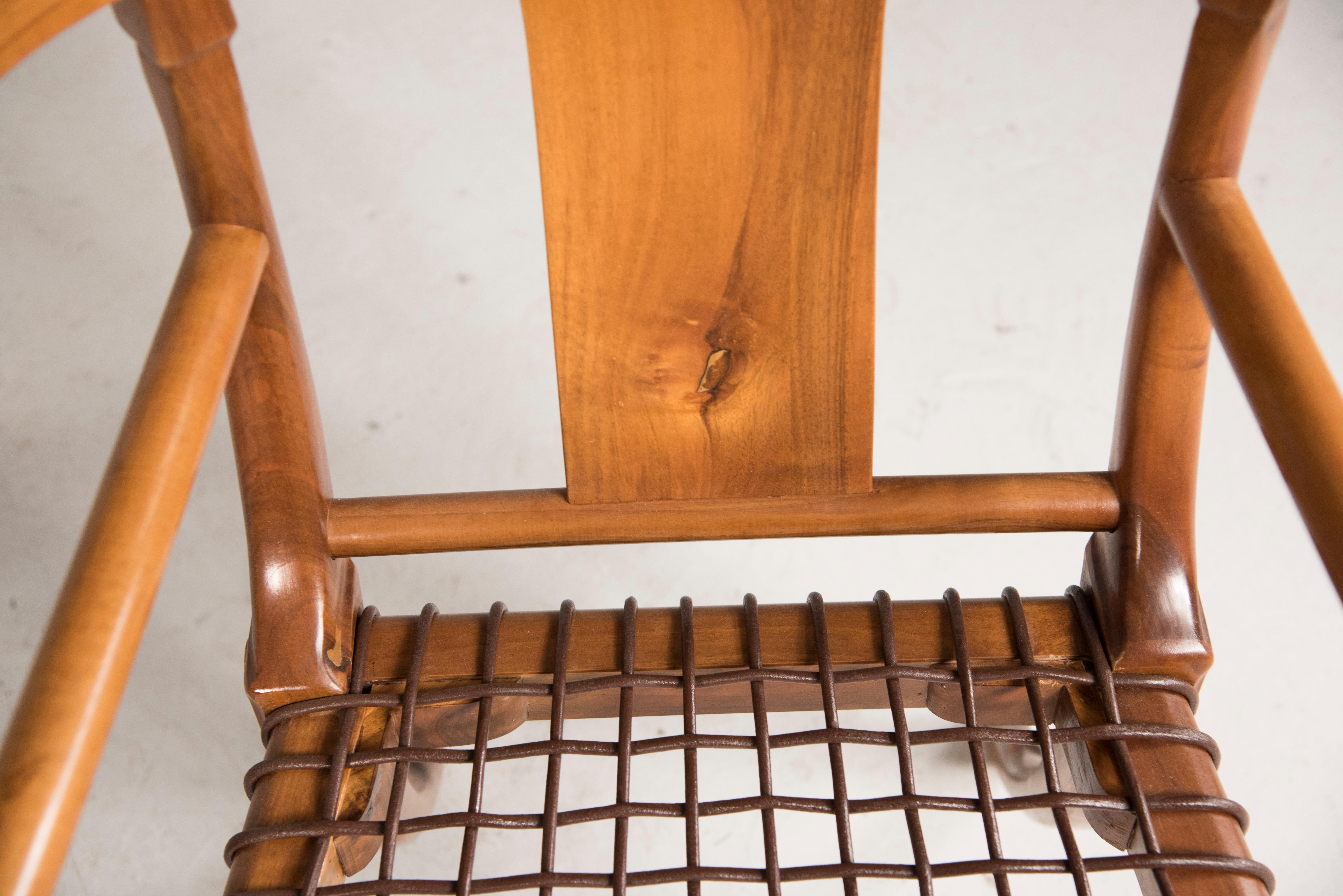 Sessel mit Säbelbeinen aus gewebtem Leder und Holz in anpassbaren Farben und Polsterung im Angebot 6