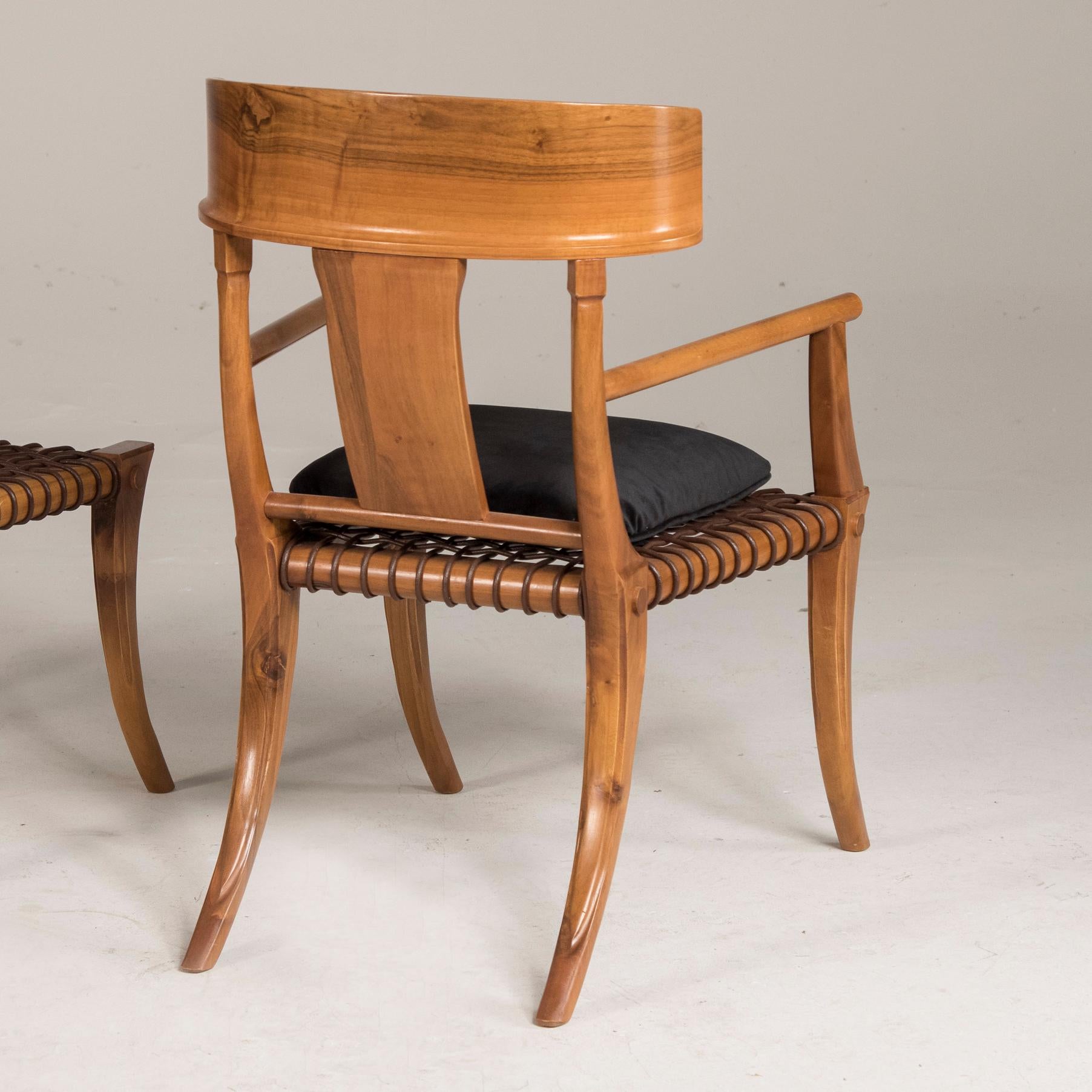 Sessel mit Säbelbeinen aus gewebtem Leder und Holz in anpassbaren Farben und Polsterung im Angebot 7