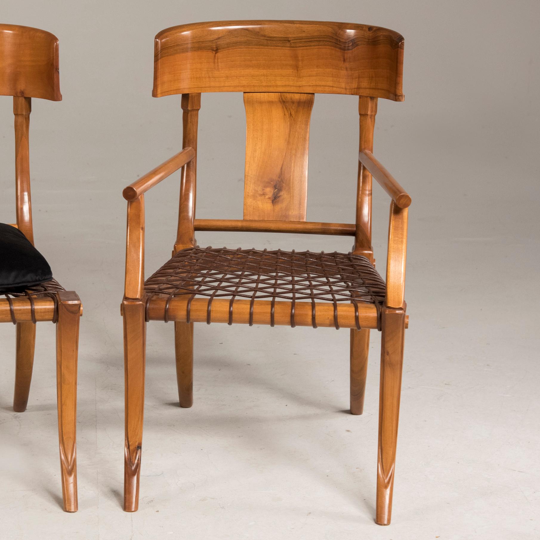 Sessel mit Säbelbeinen aus gewebtem Leder und Holz in anpassbaren Farben und Polsterung im Angebot 8