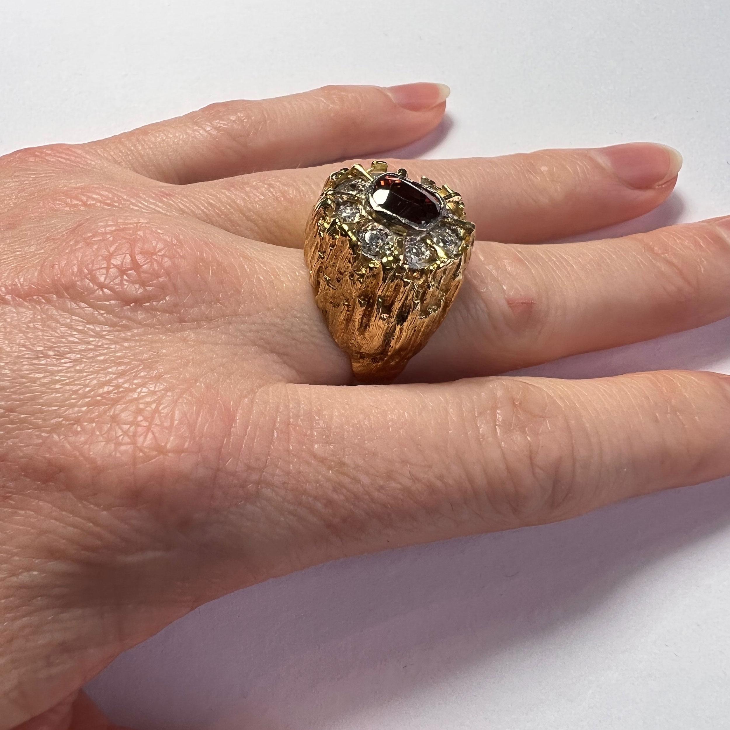 Brauner brauner Zirkon Diamant Gold Modernistischer Ring (Kissenschliff) im Angebot