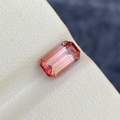 Tormalina rossa brunastra 1,85 carati taglio smeraldo Gemma naturale dall'Africa