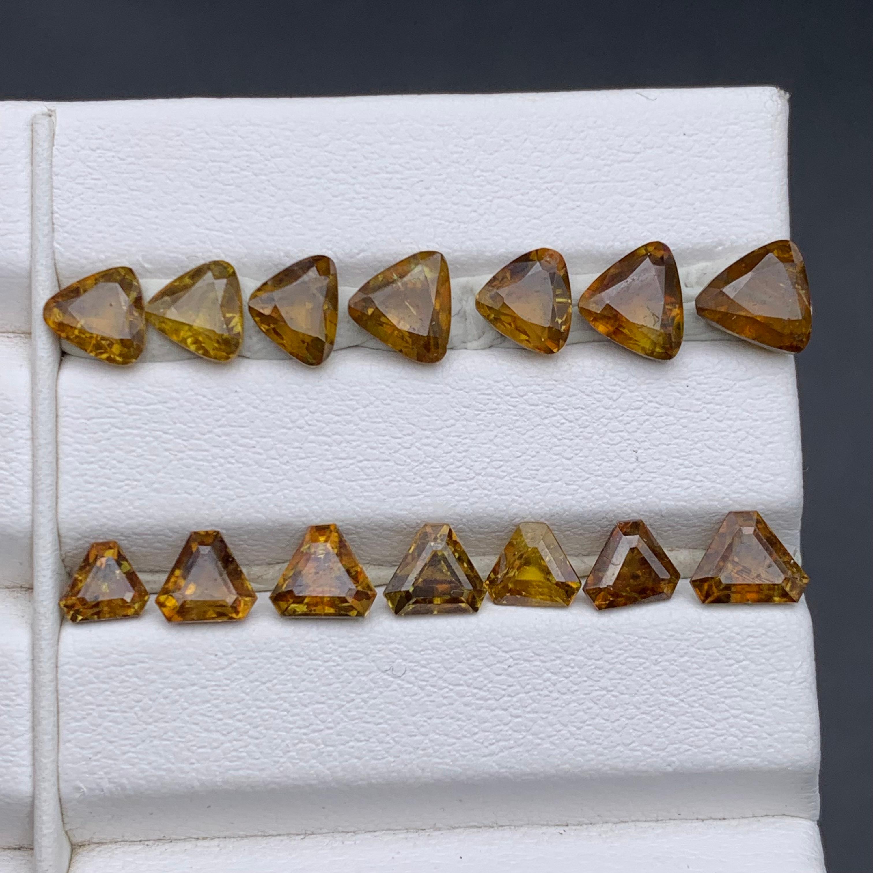 Pierres précieuses naturelles de taille trillion de 13,70 carats, jaune brunâtre Unisexe en vente