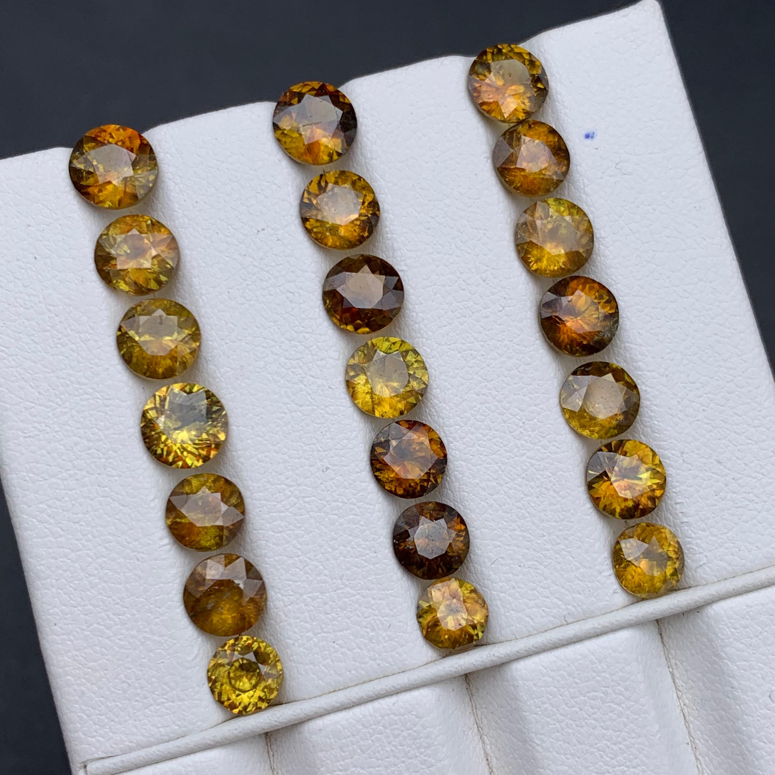 Pierres précieuses non serties de 19,15 carats, jaune brunâtre, sphène naturelle et titane en vente 6