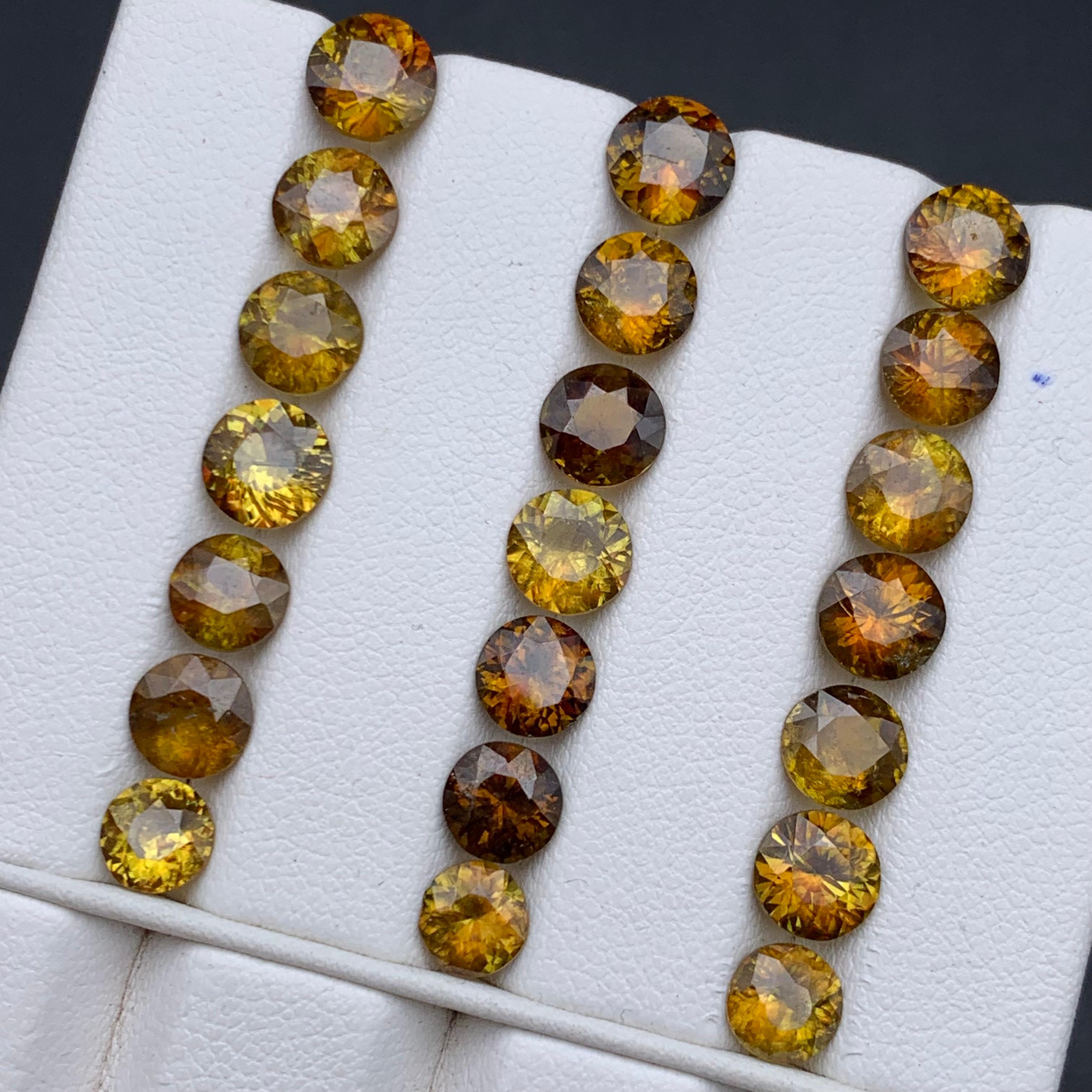 Sphène/Titanite naturelle jaune brunâtre  Lot de pierres précieuses en vrac pleines de feu et d'éclat parfaites pour les bagues, les colliers, les pendentifs, les bracelets ou toute autre monture de bijoux - taille ronde et brillante de la mine de