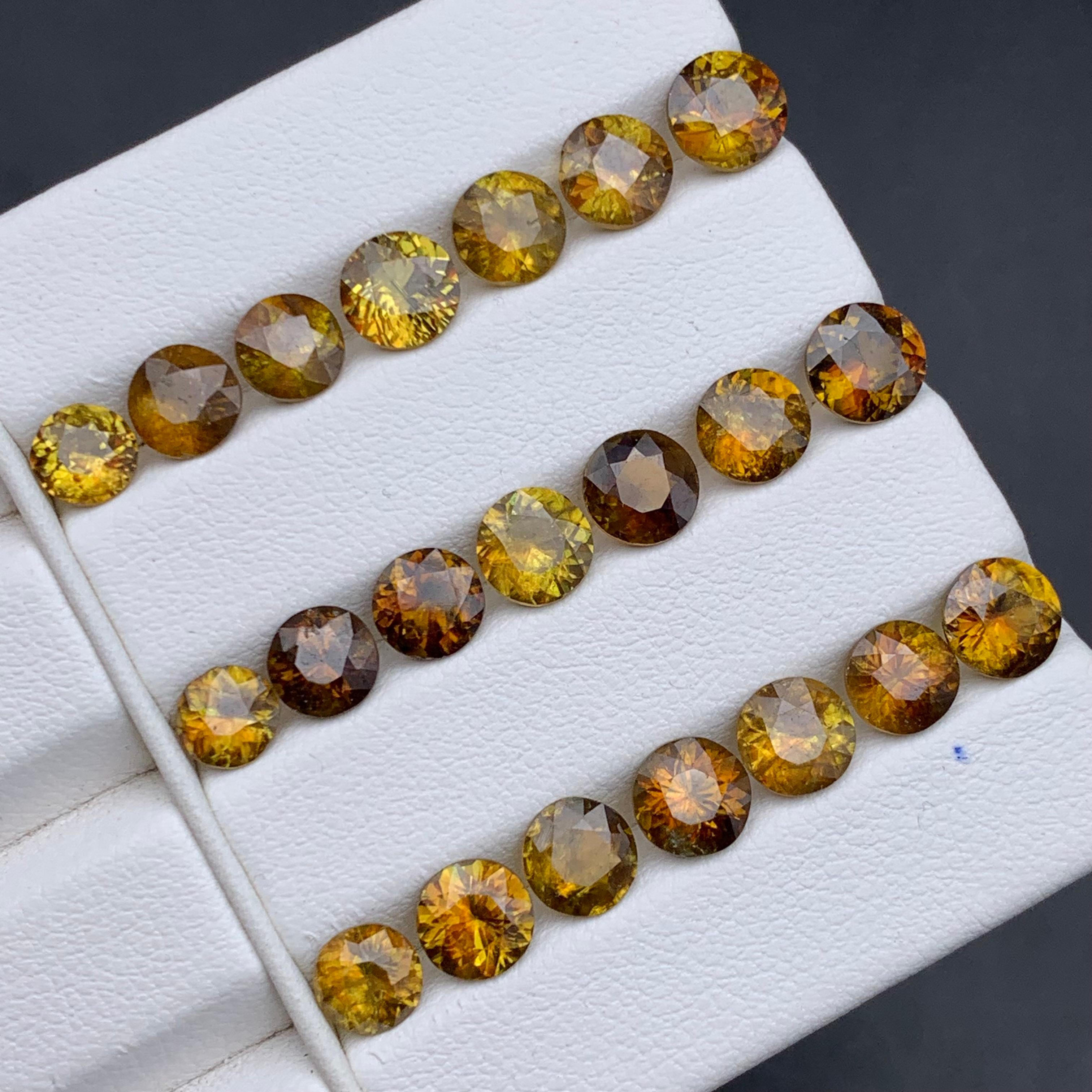 Pierres précieuses non serties de 19,15 carats, jaune brunâtre, sphène naturelle et titane Neuf - En vente à Peshawar, PK